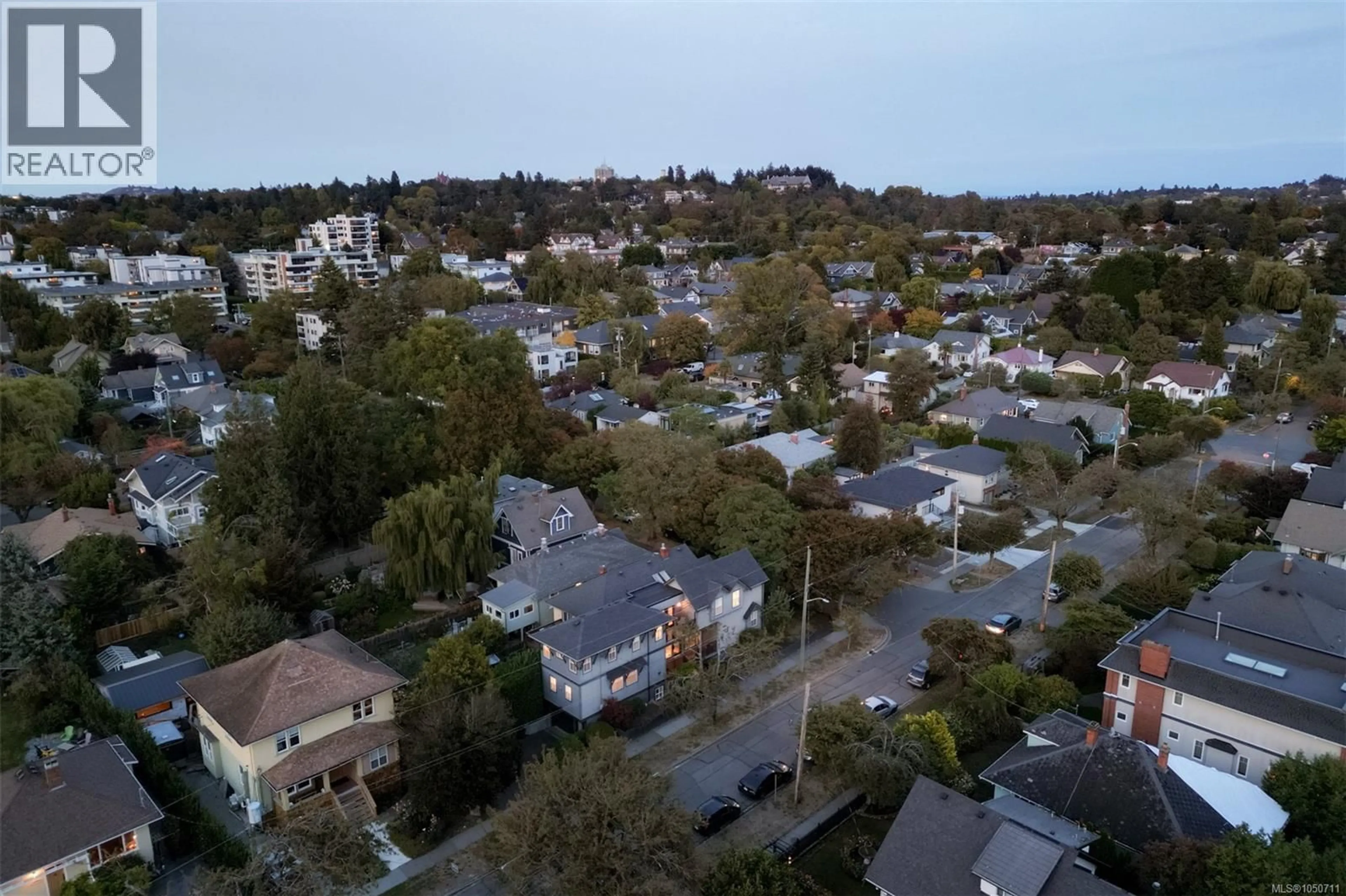 A pic from outside/outdoor area/front of a property/back of a property/a pic from drone, street for 1150 OXFORD STREET, Victoria British Columbia V8V2V3