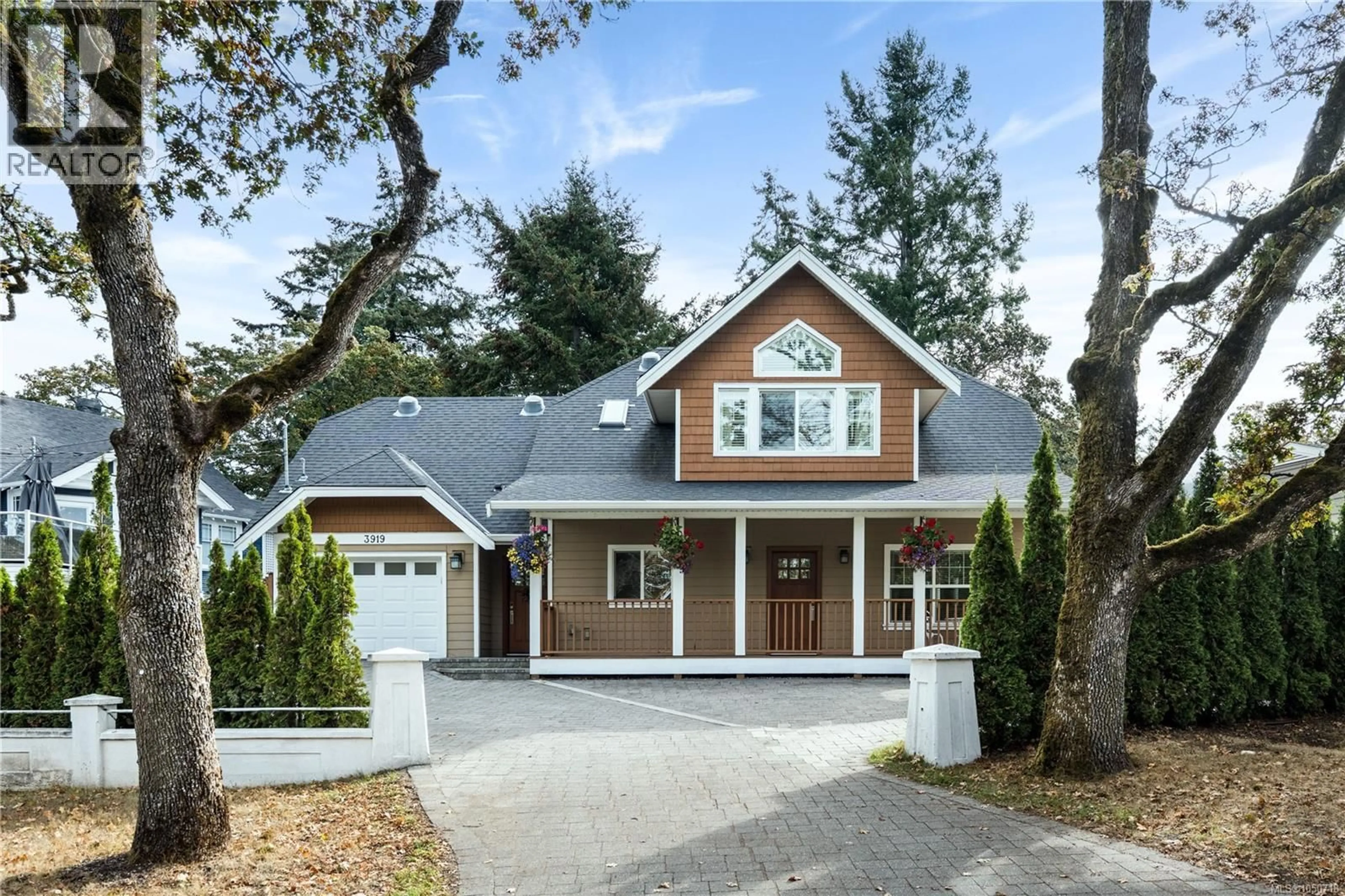 Home with brick exterior material, street for 3919 BLENKINSOP ROAD, Saanich British Columbia V8P3P4