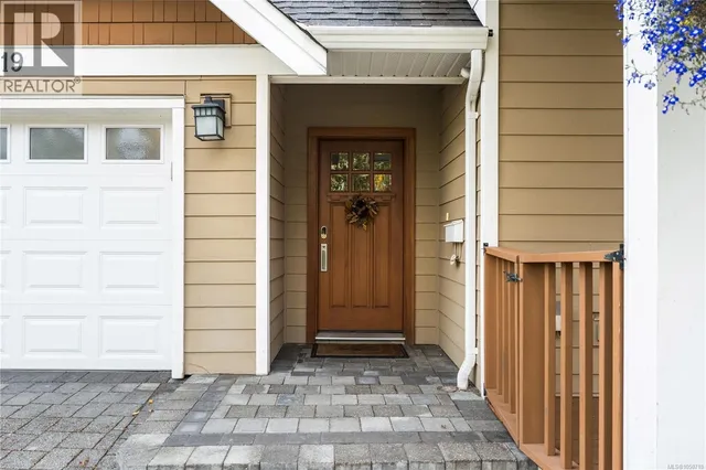 3919 BLENKINSOP ROAD, Saanich 5