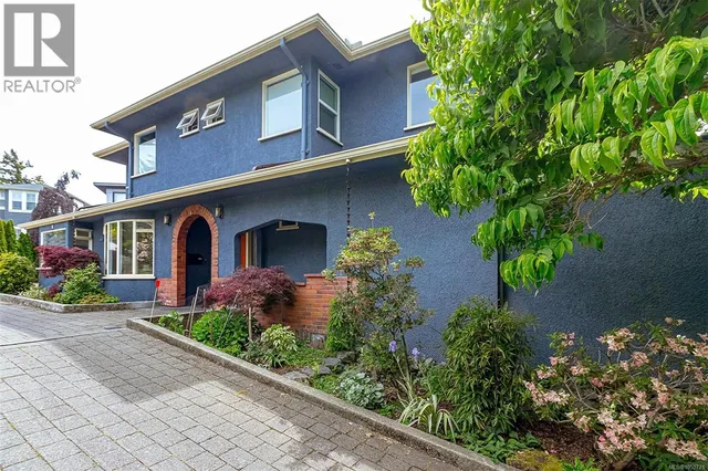 1 BRIAR PLACE, Victoria