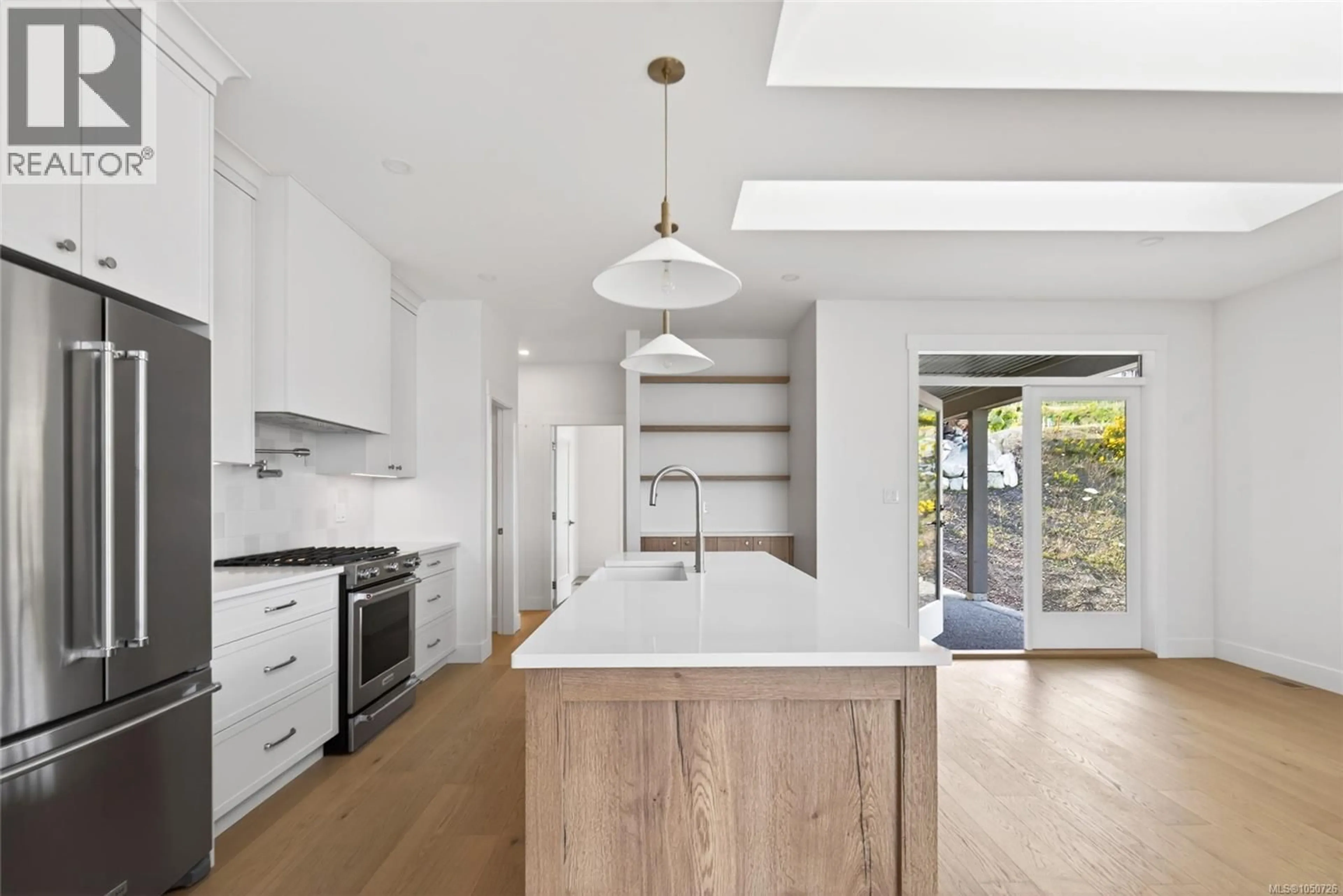 Contemporary kitchen, unknown for 6226 SEABLUSH DRIVE, Duncan British Columbia V9L0J9