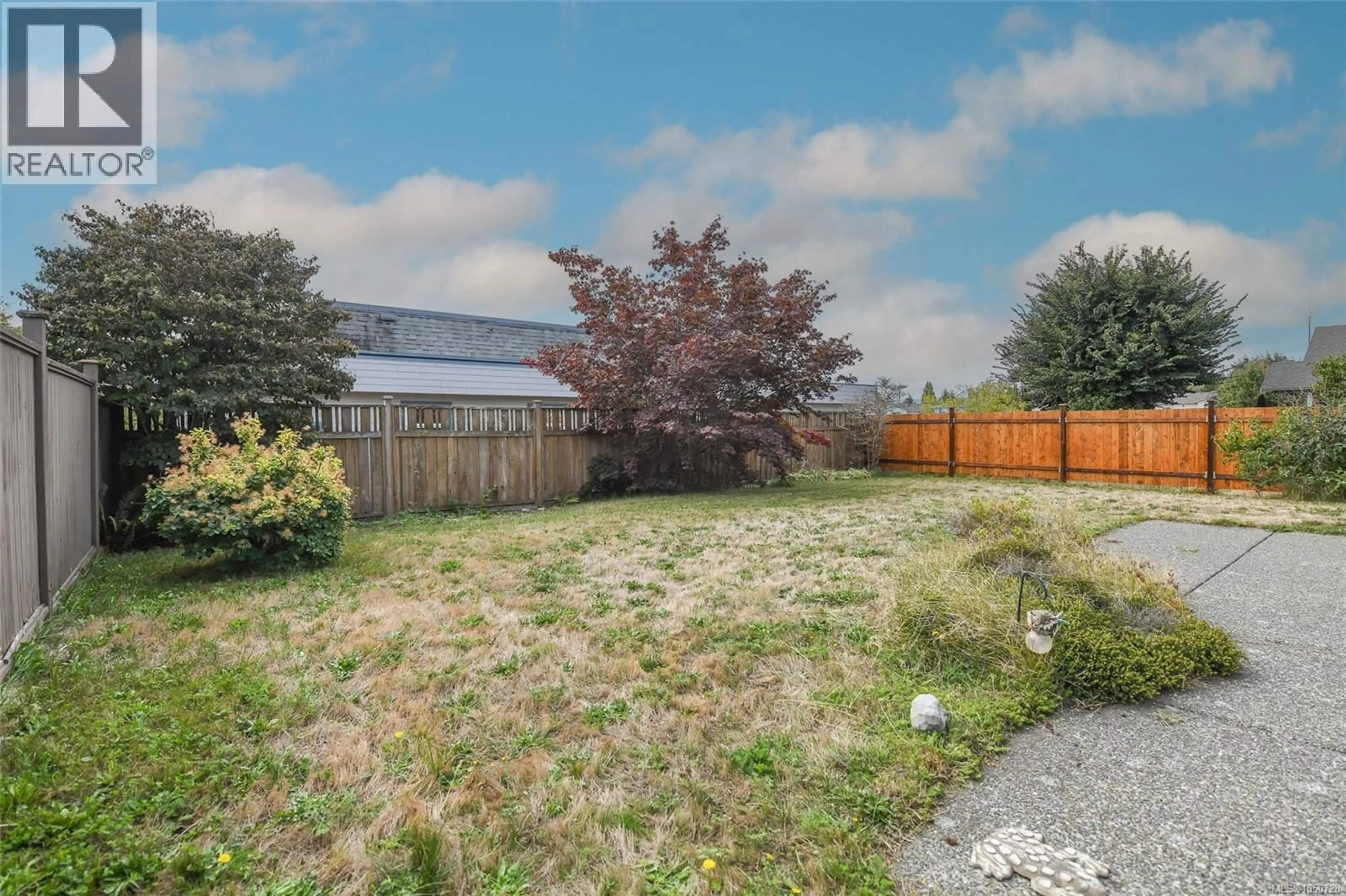 A pic from outside/outdoor area/front of a property/back of a property/a pic from drone, unknown for 2237 NEPTUNE WAY, Comox British Columbia V9M4E8