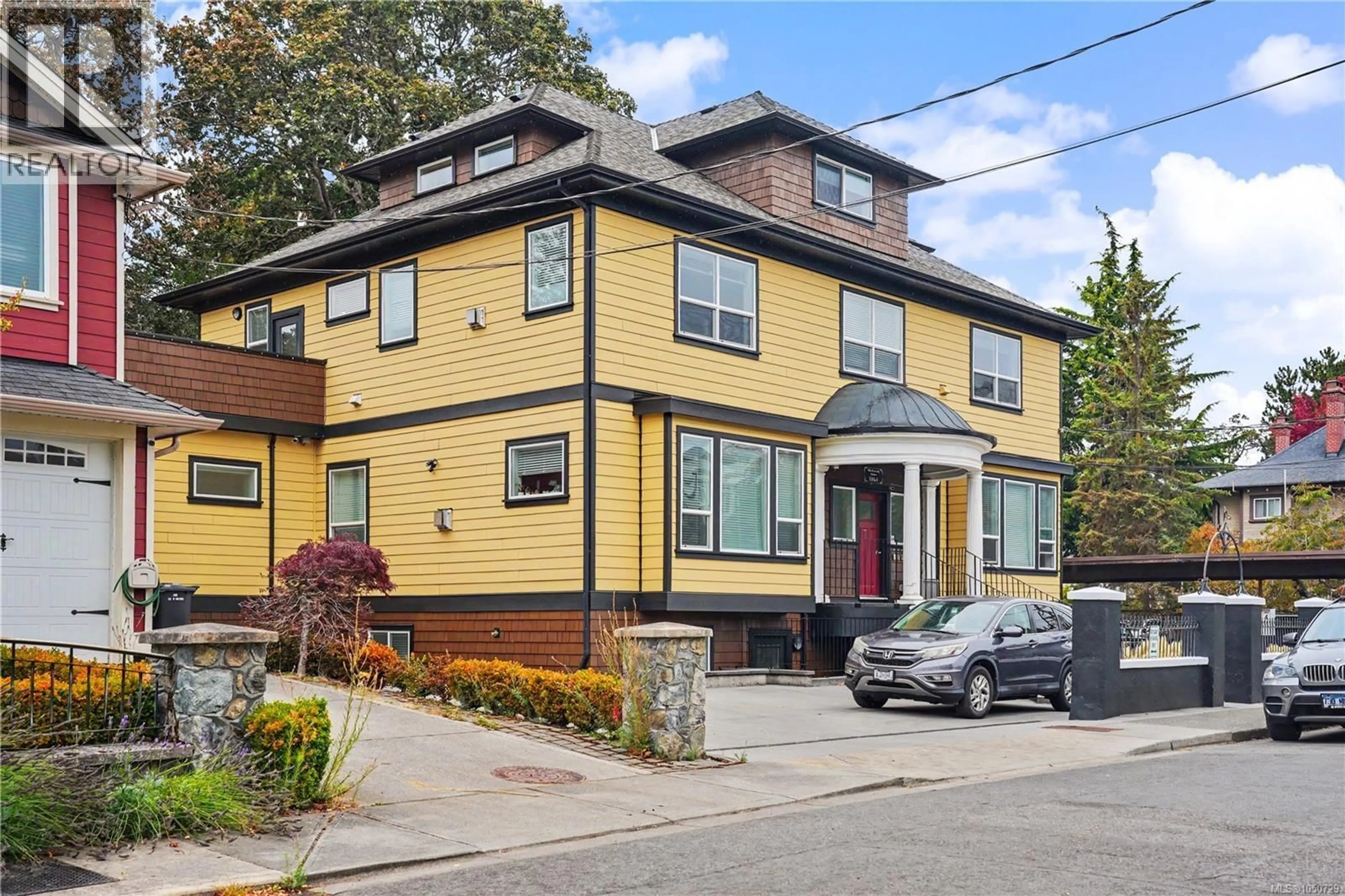 Unknown for 1064 BEVERLEY PLACE, Victoria British Columbia V8S3Z8