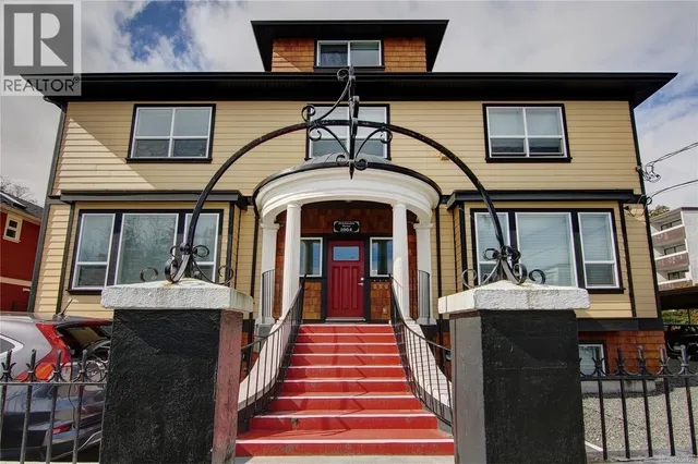 1064 BEVERLEY PLACE, Victoria 2
