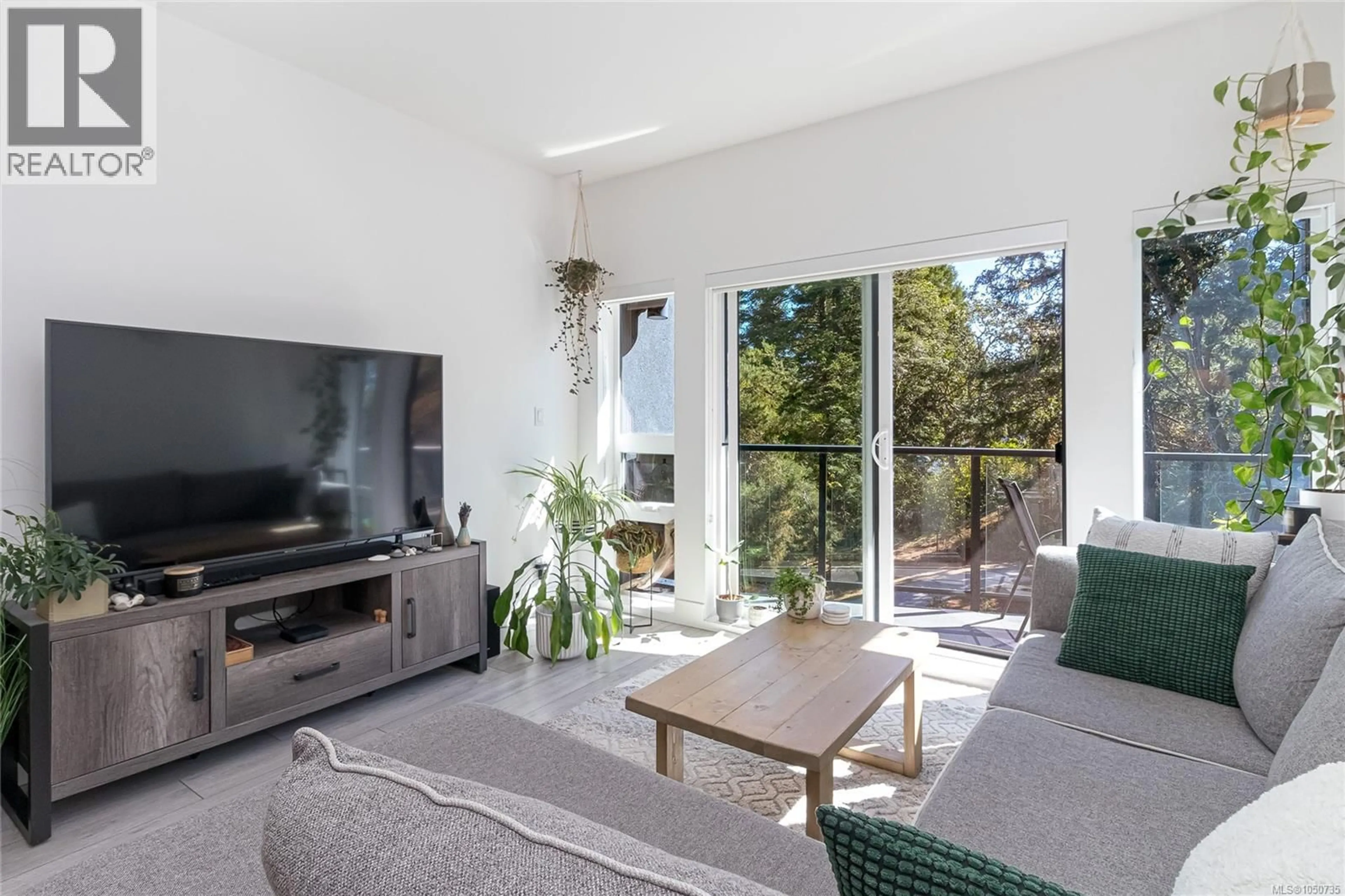 Living room with furniture, unknown for 312 - 991 MCKENZIE AVENUE, Saanich British Columbia V8X0B5