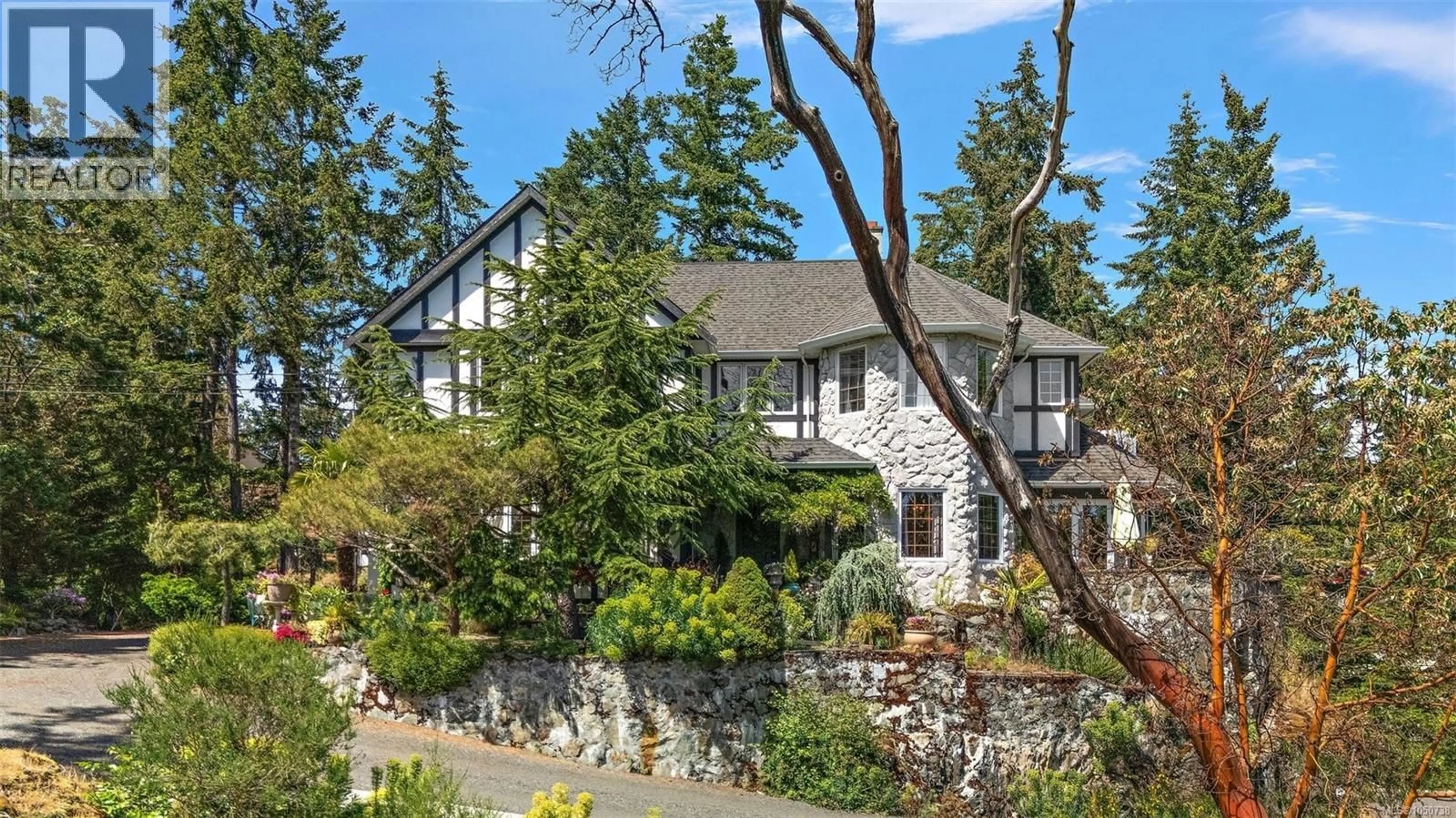 A pic from outside/outdoor area/front of a property/back of a property/a pic from drone, street for 405 CORALEE PLACE, Langford British Columbia V9B6C4