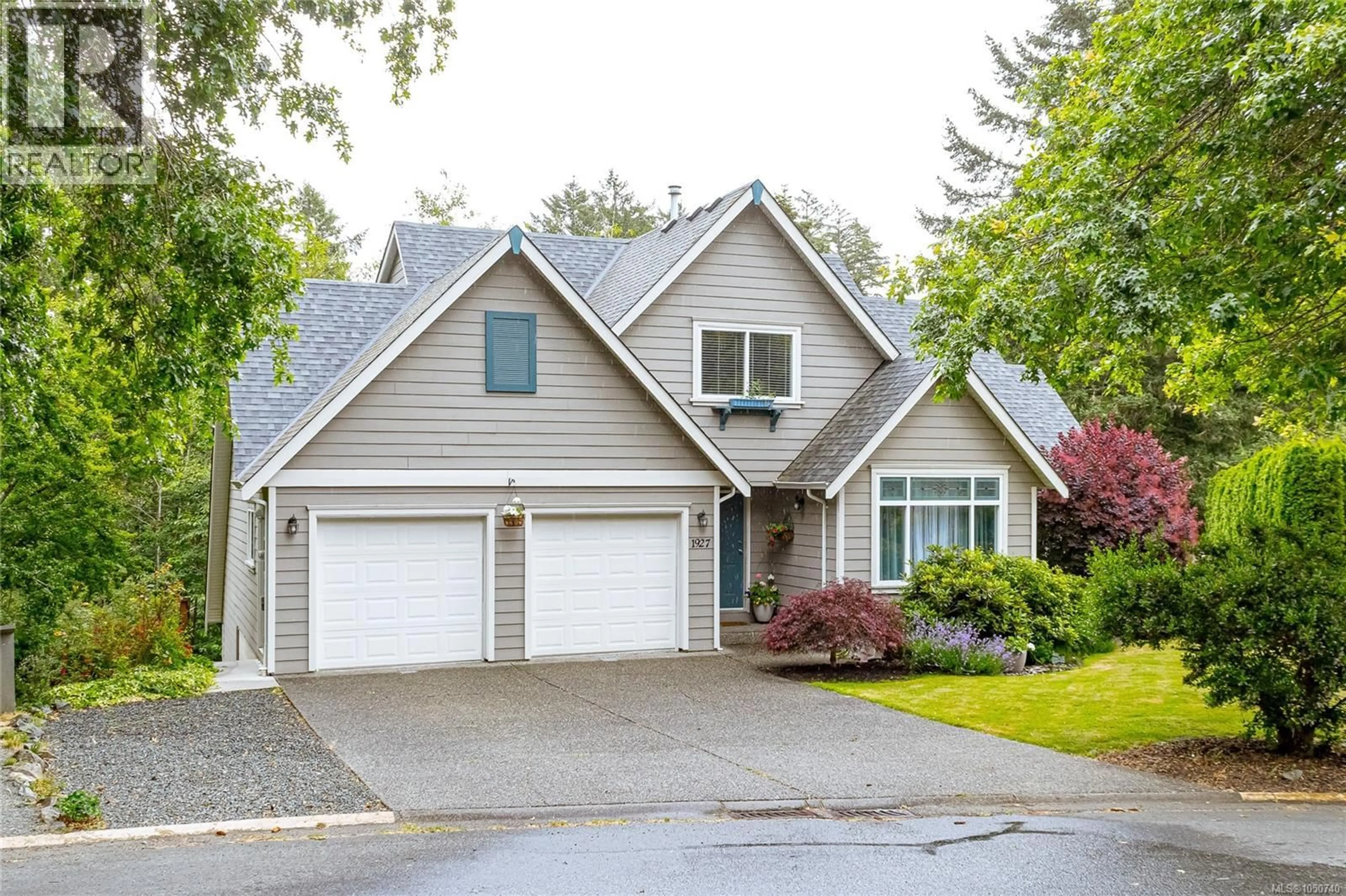 Home with vinyl exterior material, street for 1927 RIVERSIDE DRIVE, View Royal British Columbia V9B6H9