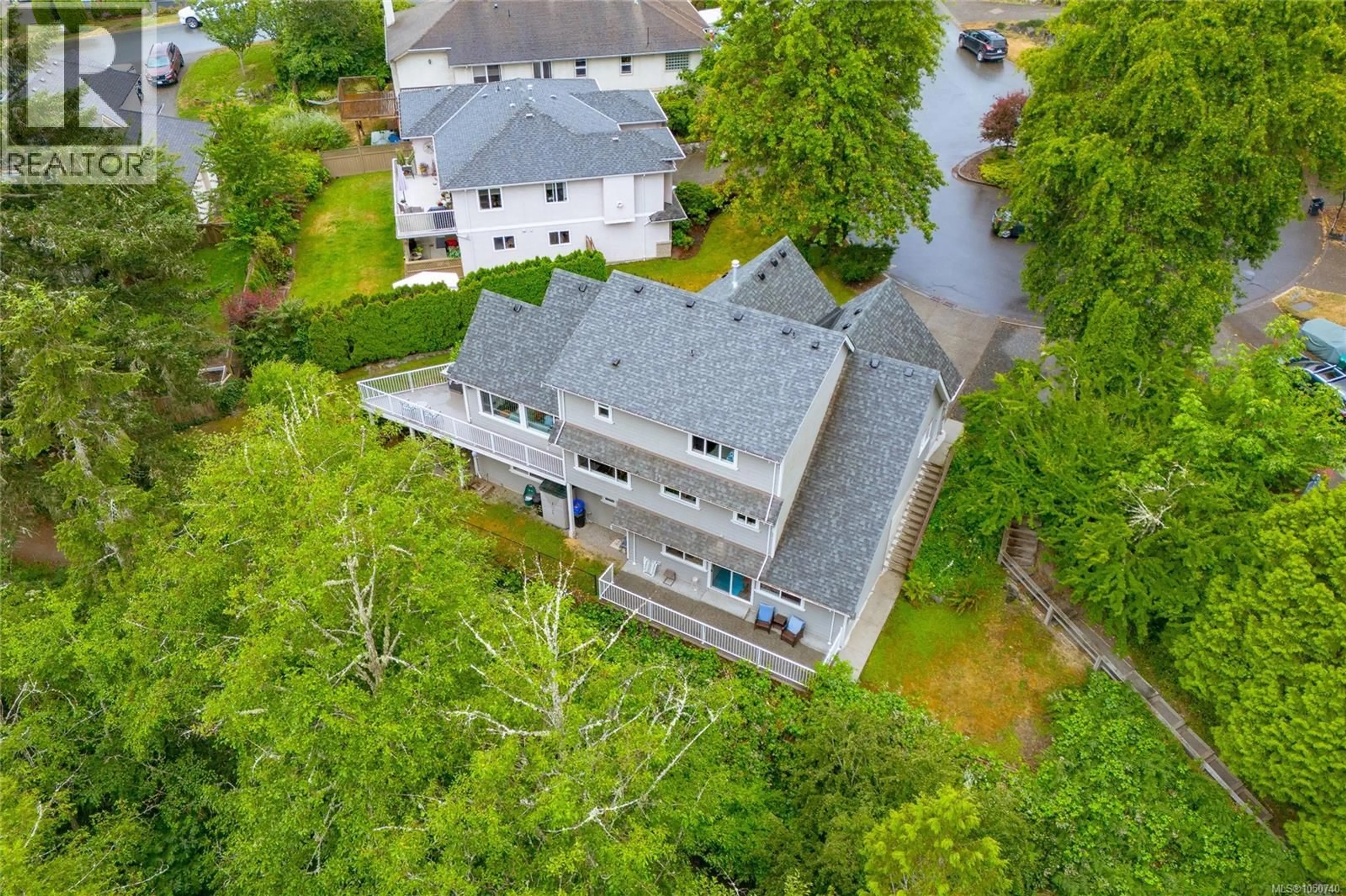 A pic from outside/outdoor area/front of a property/back of a property/a pic from drone, building for 1927 RIVERSIDE DRIVE, View Royal British Columbia V9B6H9