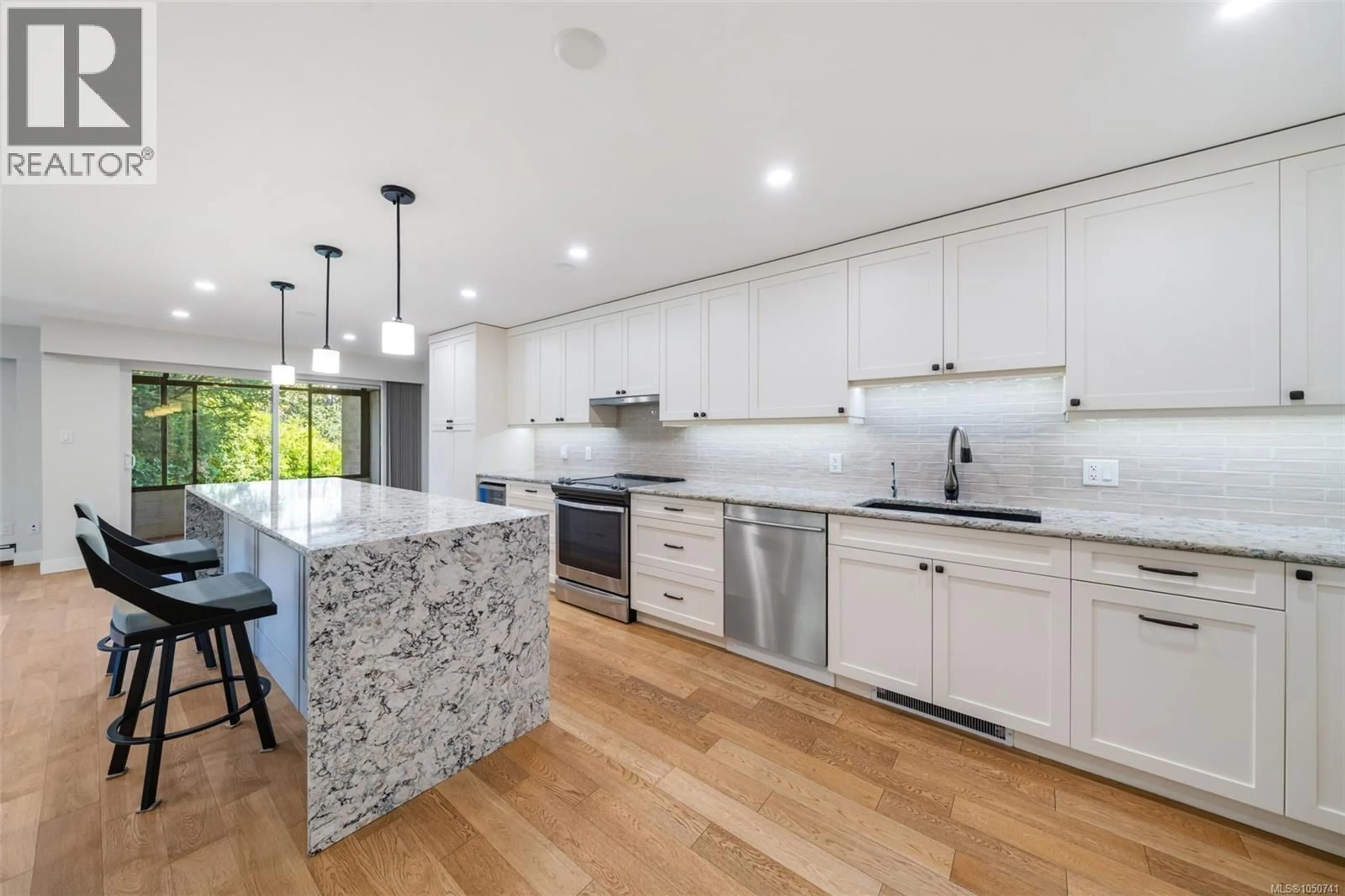 Open concept kitchen, ceramic/tile floor for 207 - 2930 COOK STREET, Victoria British Columbia V8T3S7