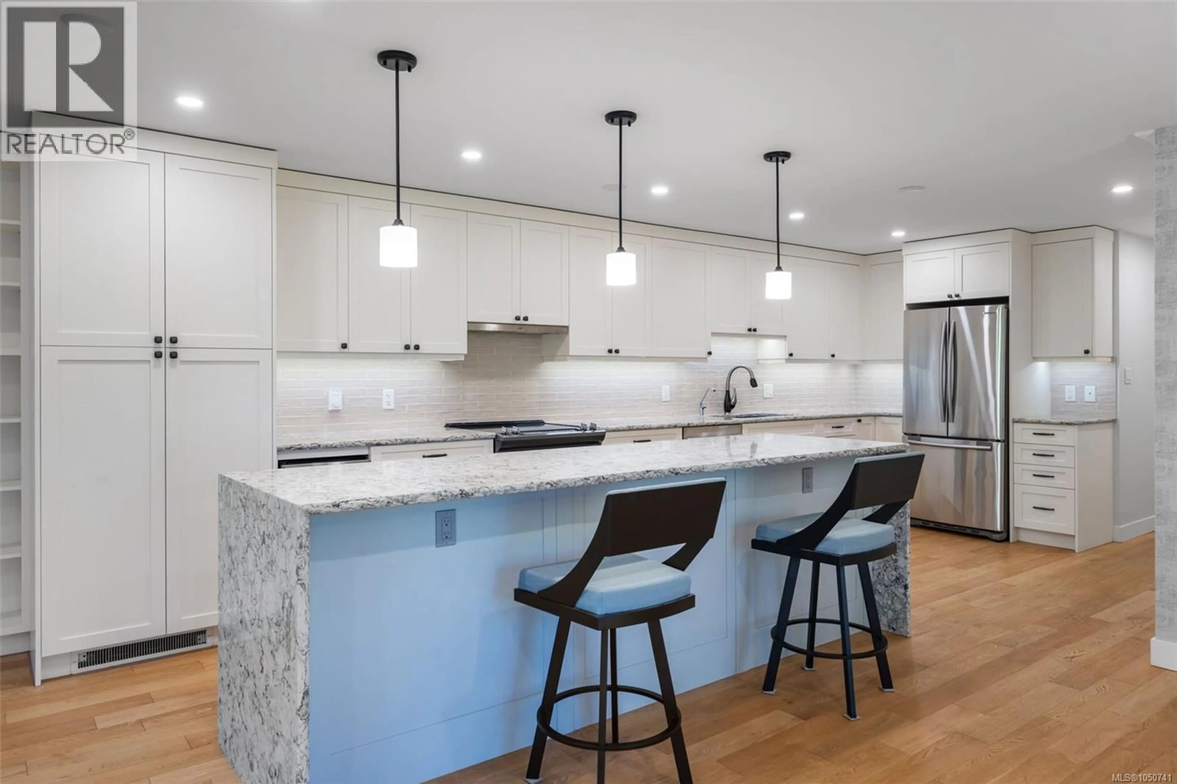 Contemporary kitchen, unknown for 207 - 2930 COOK STREET, Victoria British Columbia V8T3S7