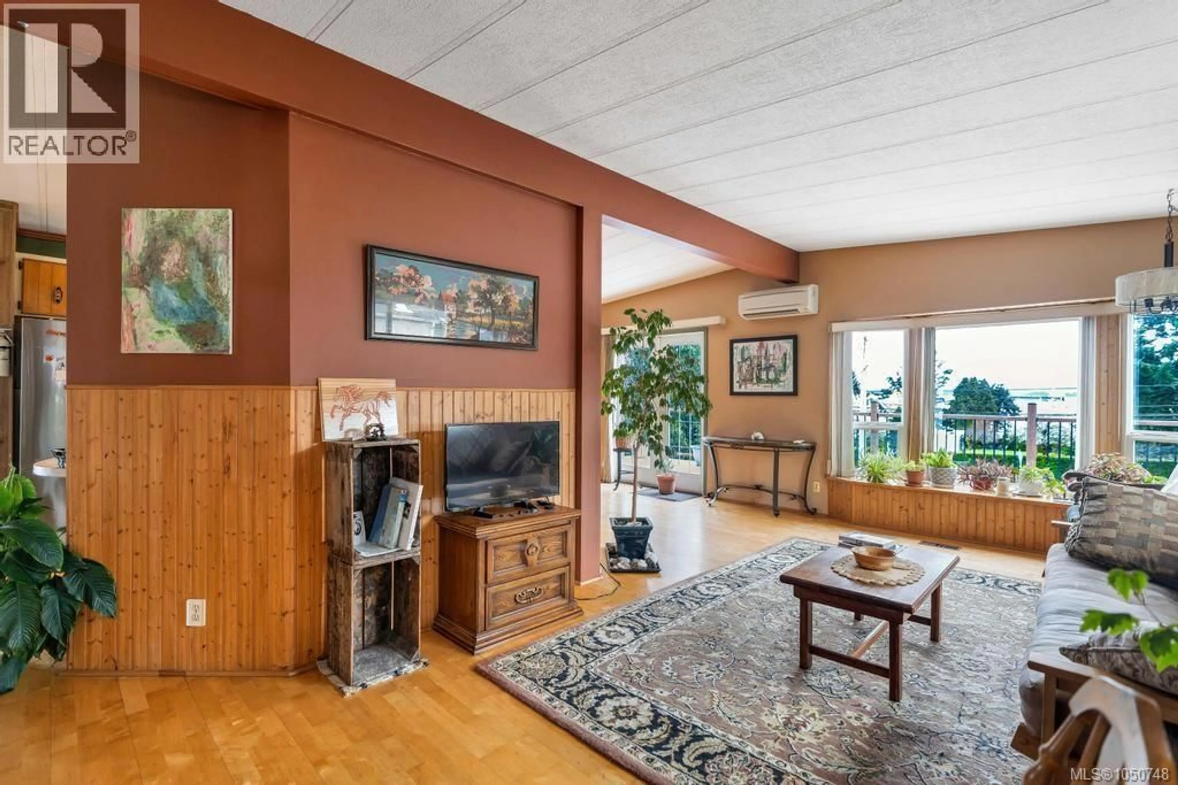 Indoor foyer for 11090 CHEMAINUS ROAD, Saltair British Columbia V9G1Z1