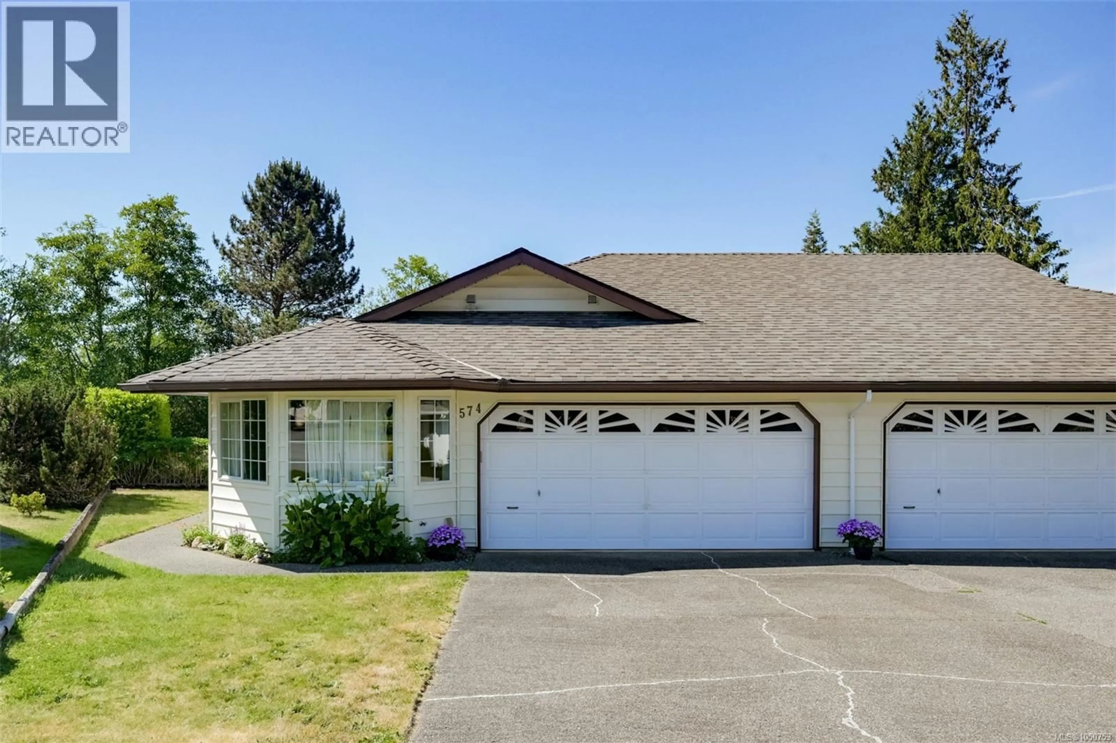 Home with vinyl exterior material, street for 574 CEDAR CRESCENT, Cobble Hill British Columbia V8H0K8