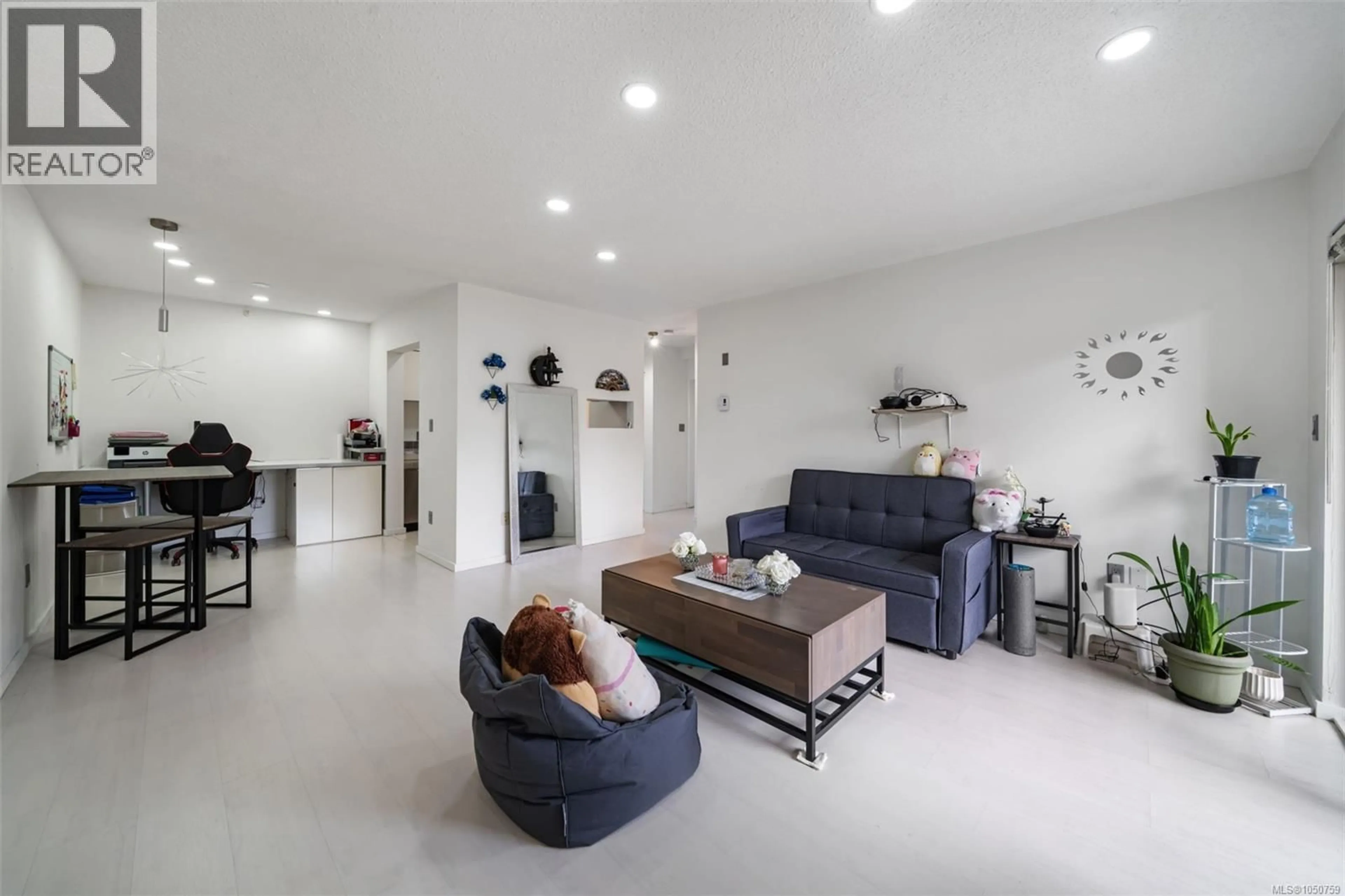 Living room with furniture, unknown for 105 - 2757 QUADRA STREET, Victoria British Columbia V8T4E5