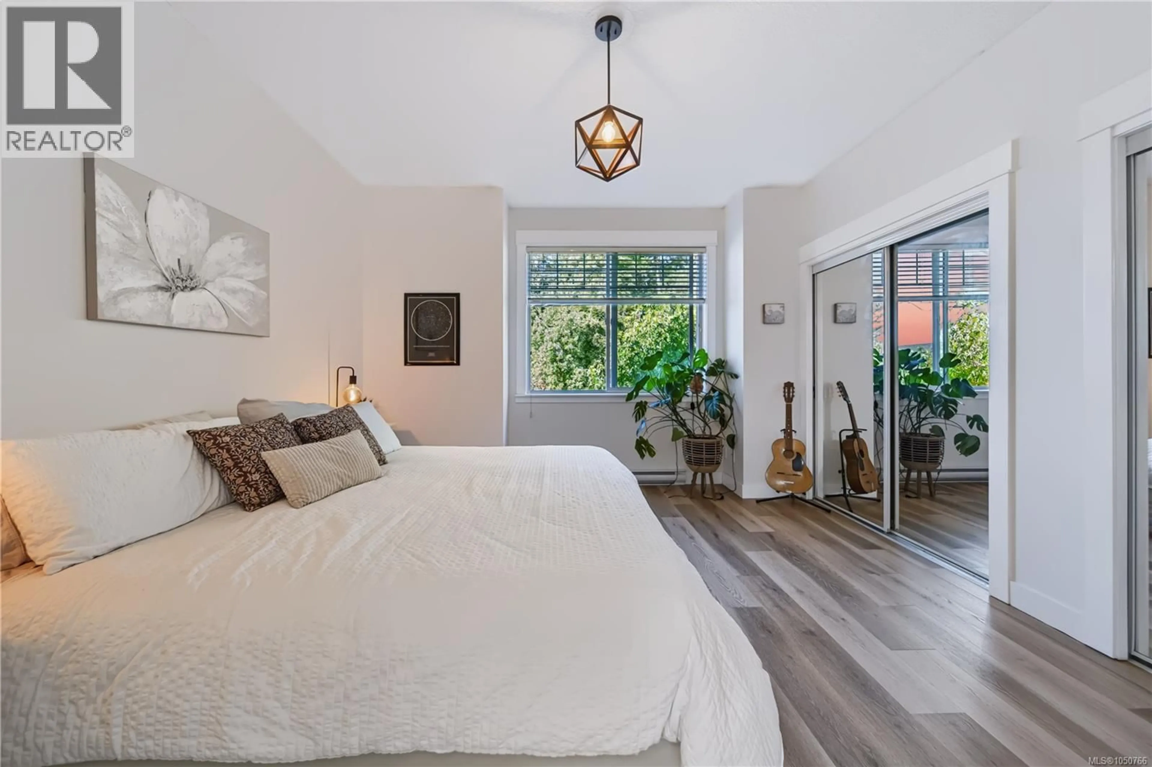Bedroom with bed, unknown for 102 - 6057 DOUMONT ROAD, Nanaimo British Columbia V9T0G3