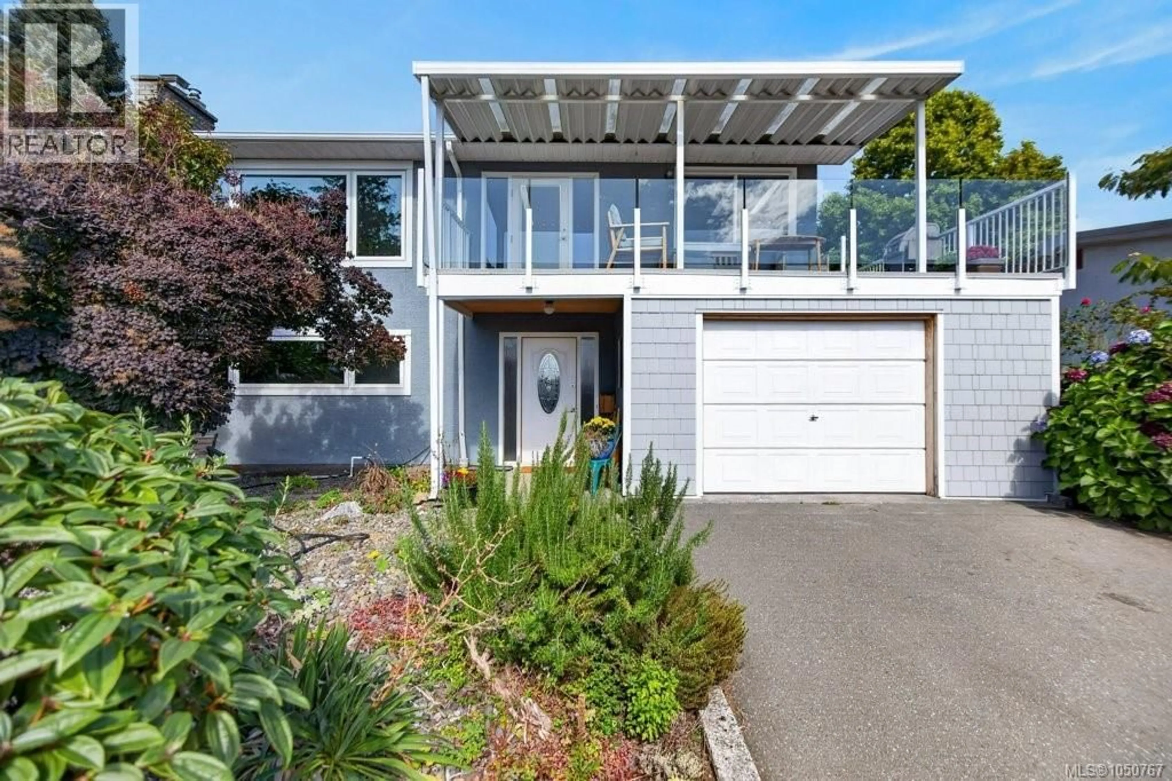 Home with vinyl exterior material, street for 2158 DOWNEY AVENUE, Comox British Columbia V9M1W8