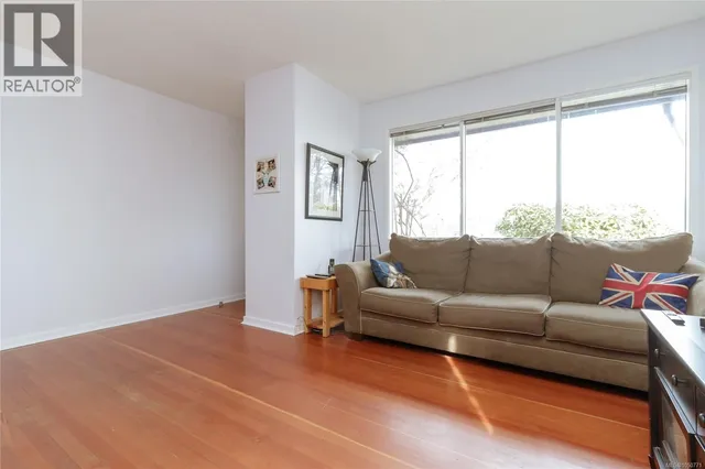 1747 NEWTON STREET, Victoria 5