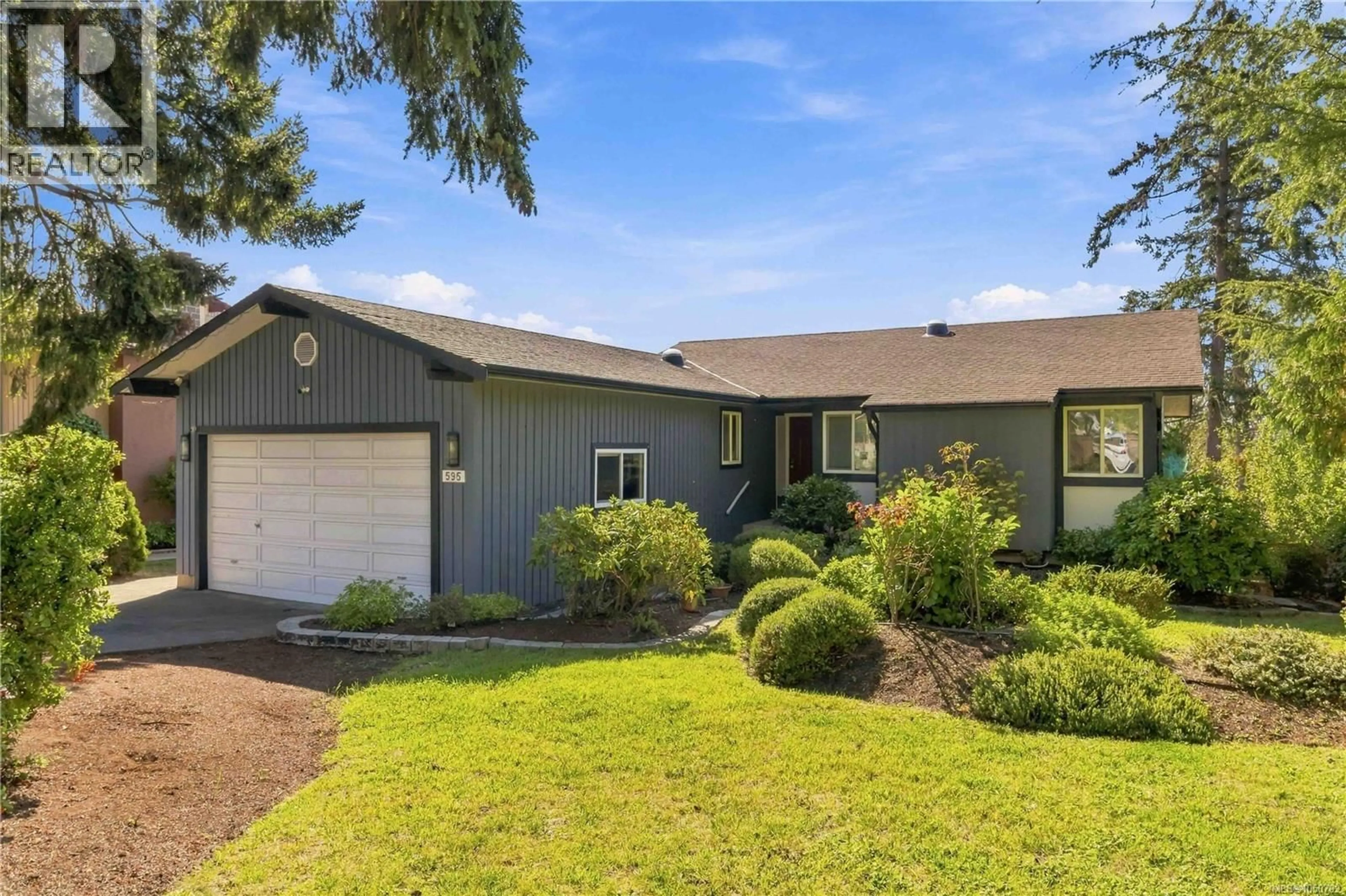 Home with vinyl exterior material, street for 595 RIDGEGROVE AVENUE, Saanich British Columbia V8Z6H4