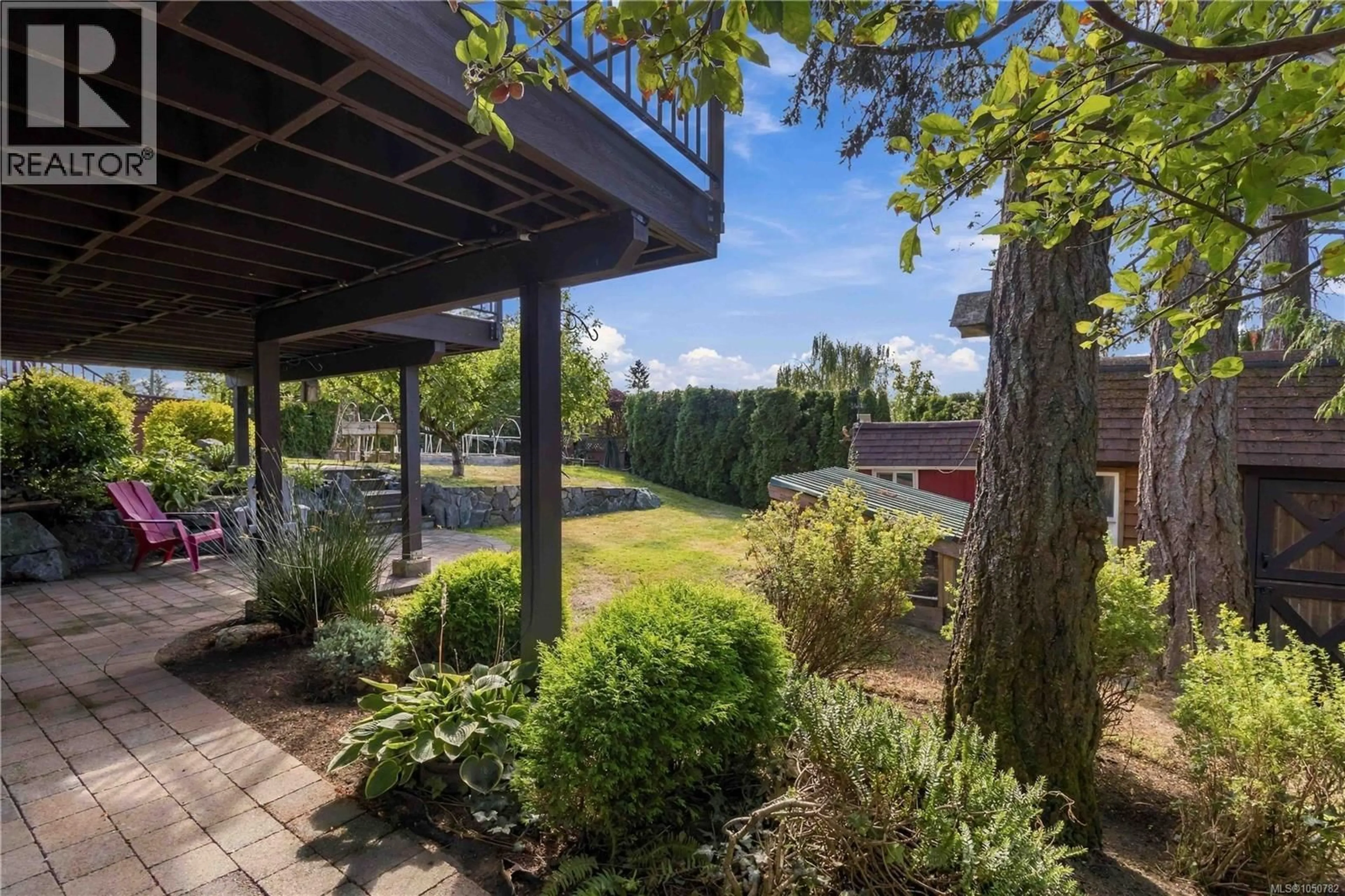 Patio, unknown for 595 RIDGEGROVE AVENUE, Saanich British Columbia V8Z6H4