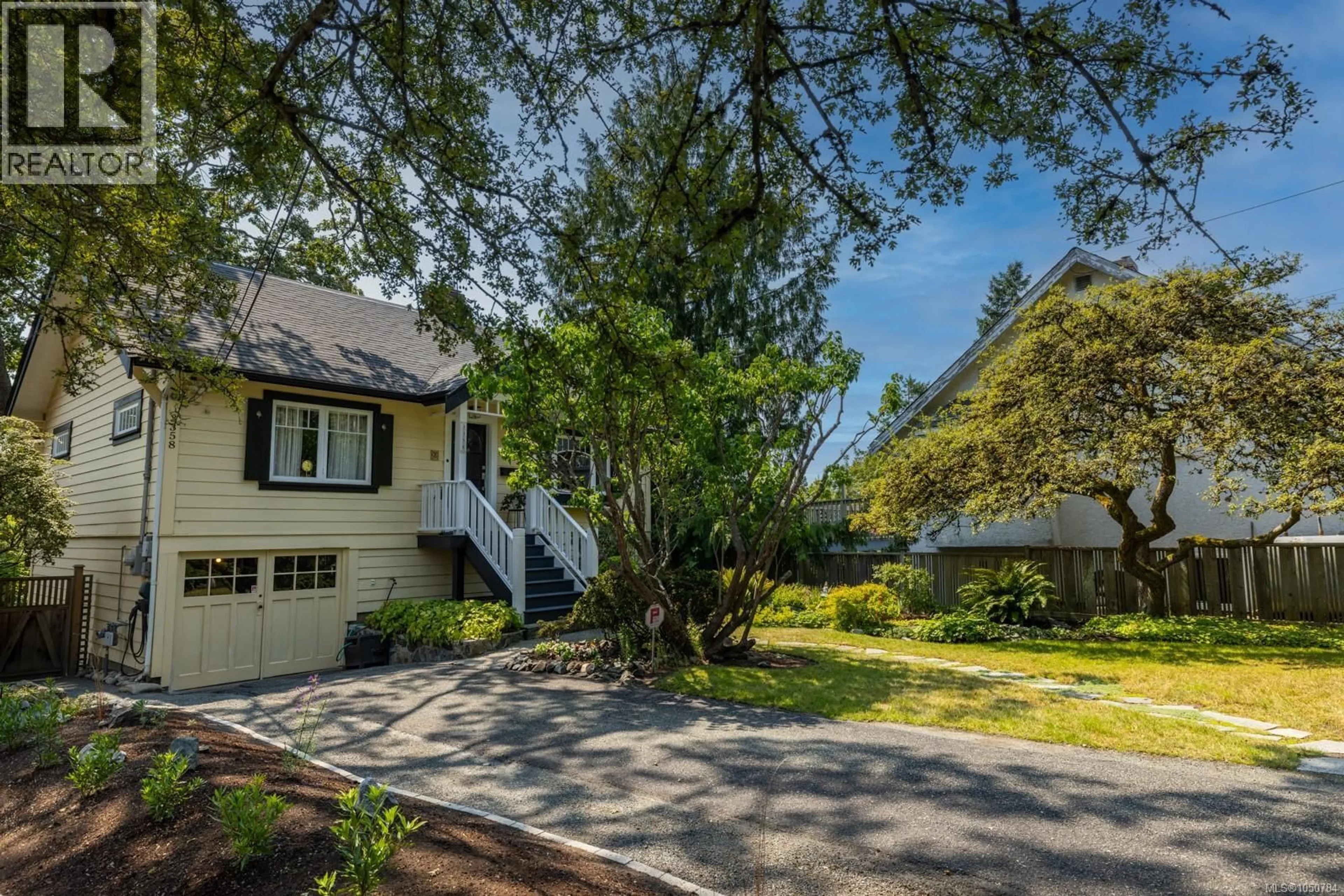 Unknown for 3358 COOK STREET, Saanich British Columbia V8X1A8