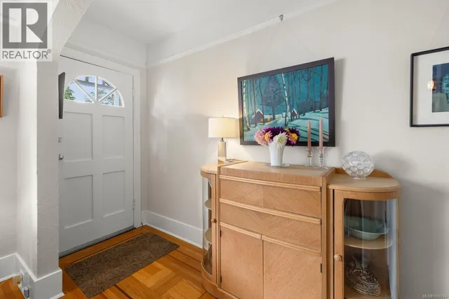 3358 COOK STREET, Saanich 4