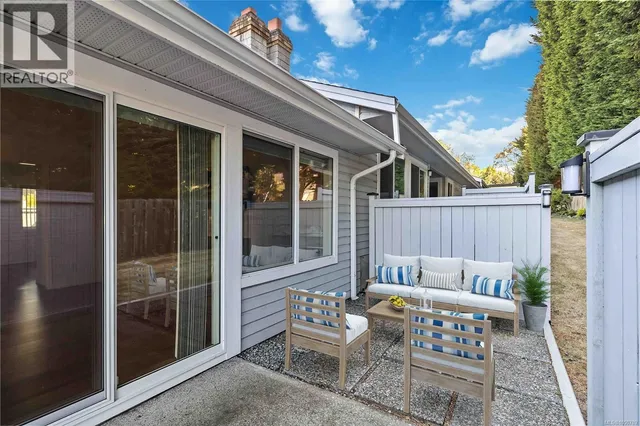 9 - 3966 CEDAR HILL CROSS ROAD, Saanich 4