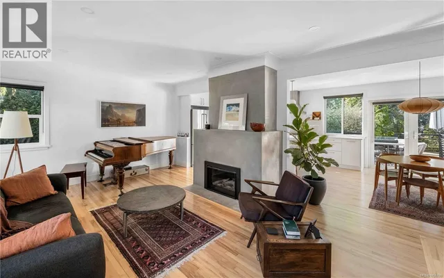 773 MIDDLETON STREET, Saanich 3