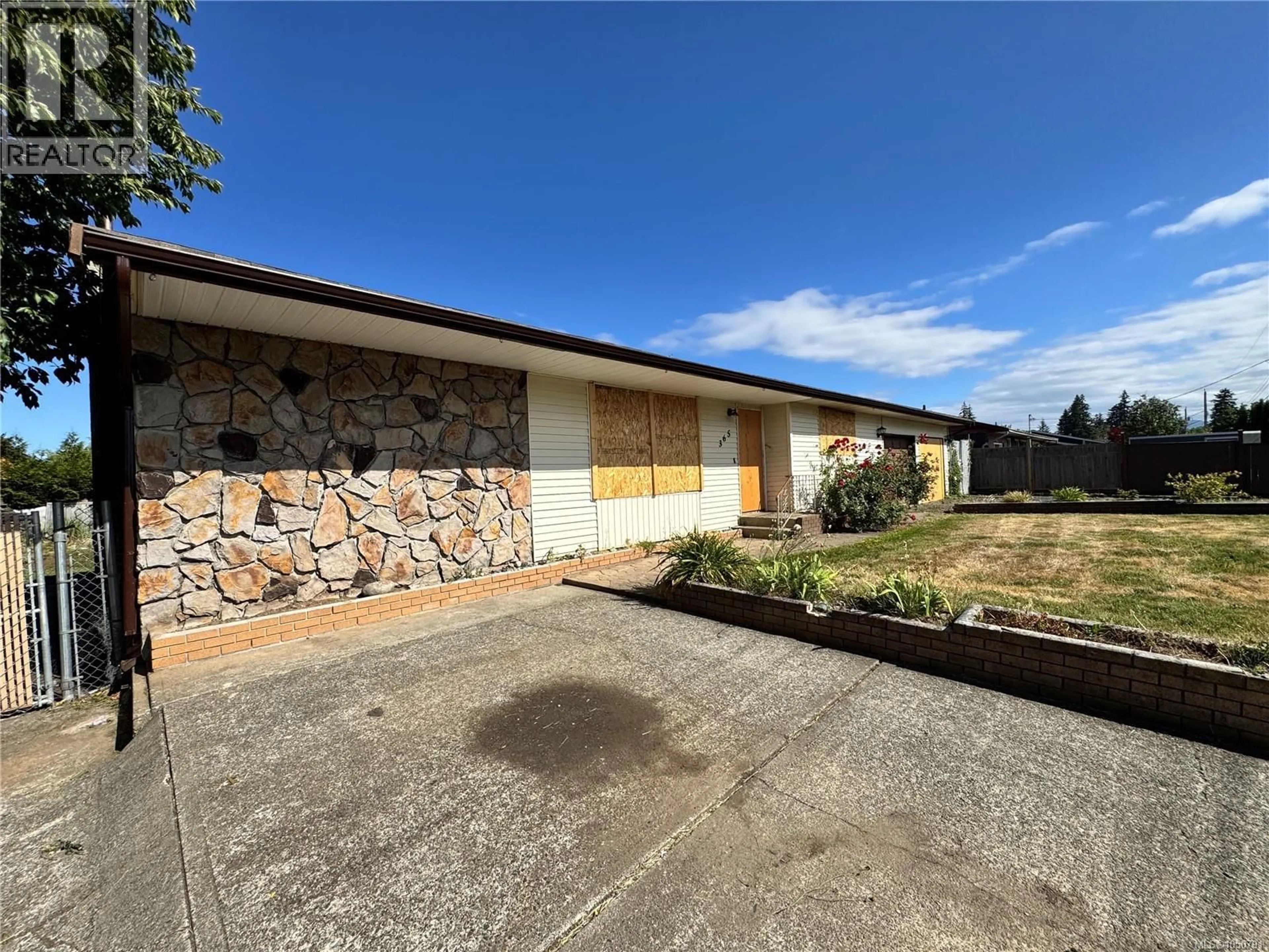 A pic from outside/outdoor area/front of a property/back of a property/a pic from drone, building for 365 CAROLYN ROAD, Campbell River British Columbia V9W3M2