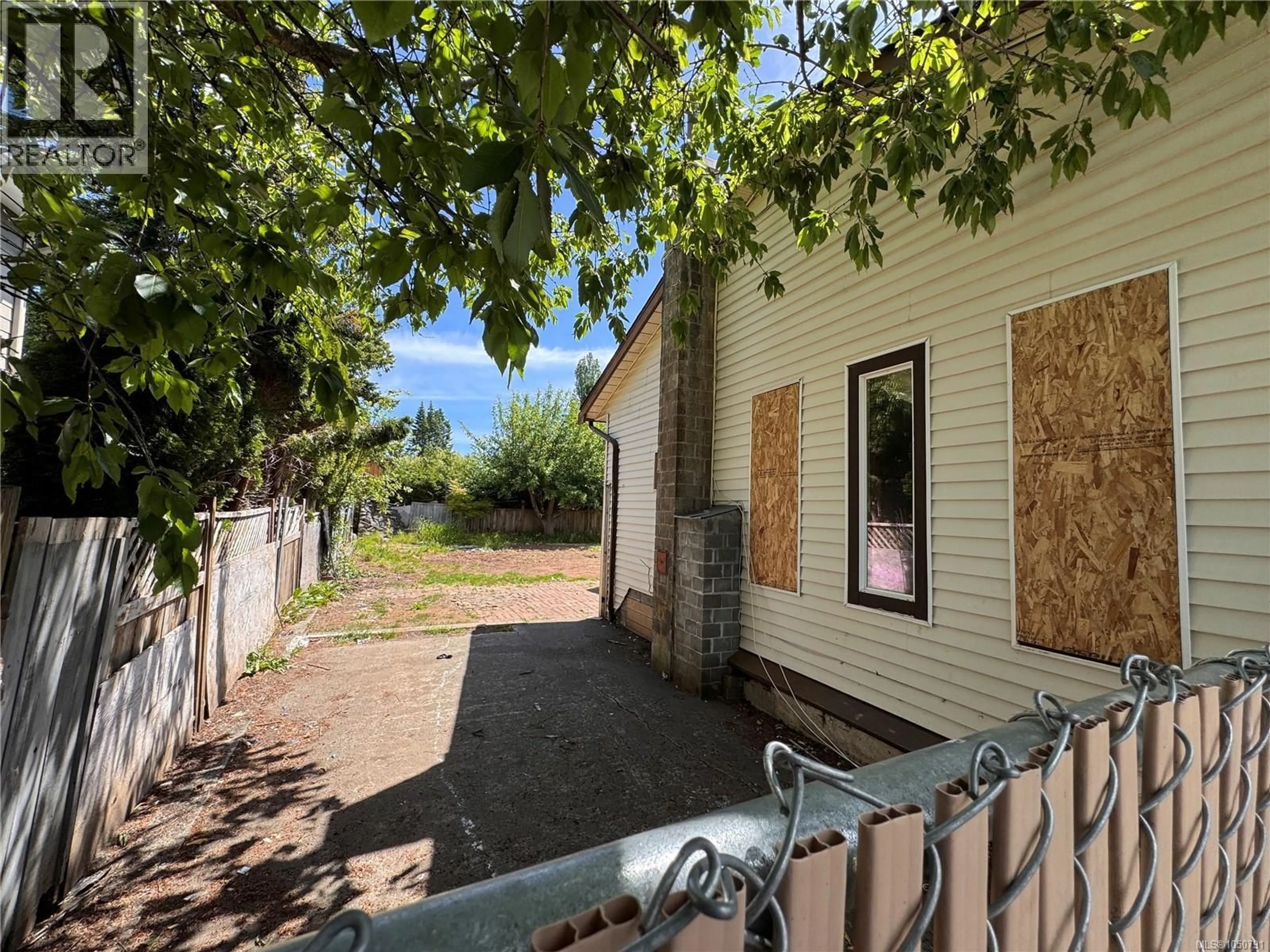 Patio, street for 365 CAROLYN ROAD, Campbell River British Columbia V9W3M2