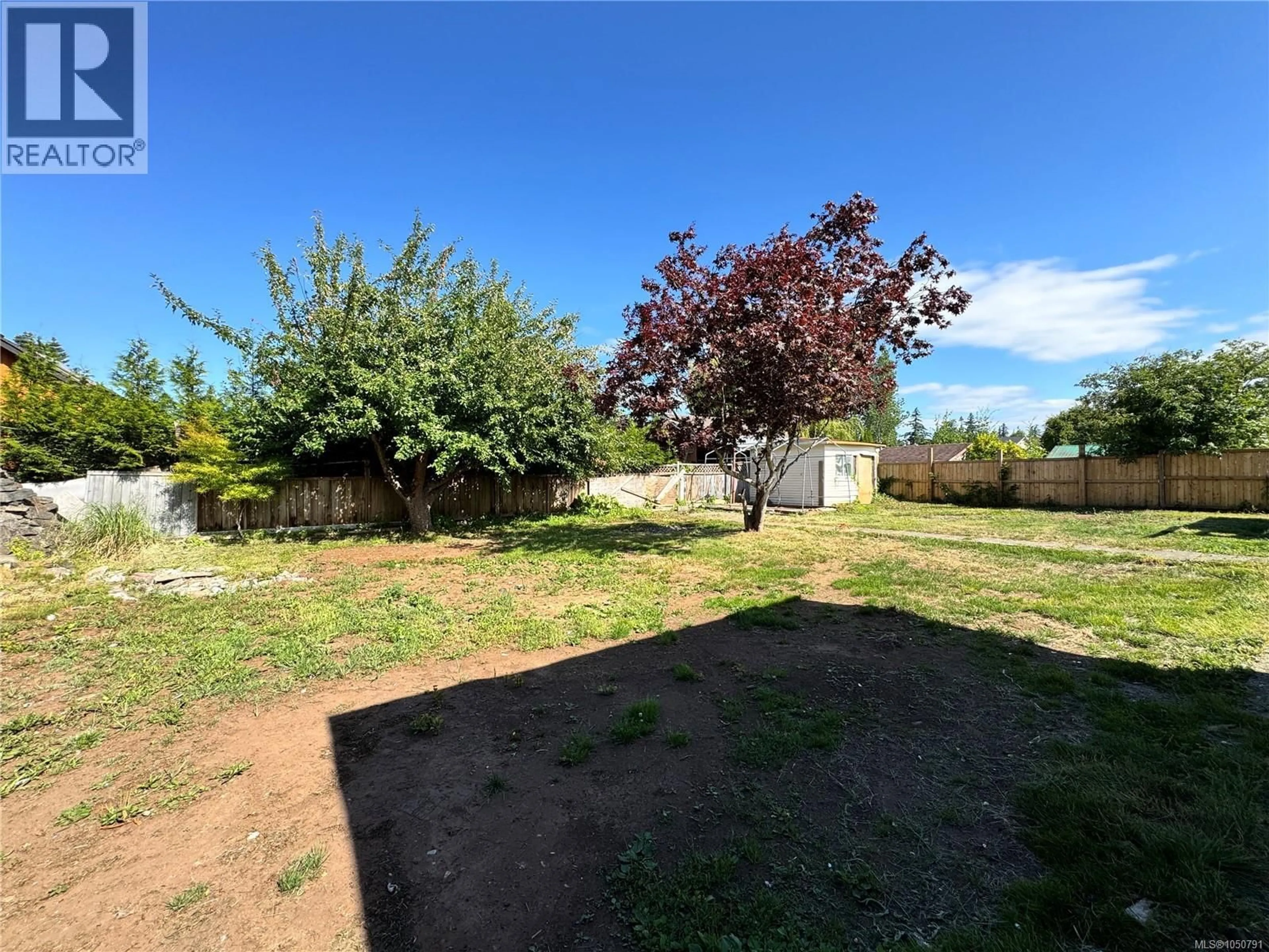 A pic from outside/outdoor area/front of a property/back of a property/a pic from drone, unknown for 365 CAROLYN ROAD, Campbell River British Columbia V9W3M2
