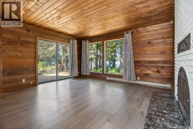 7630 SHIPS POINT ROAD, Fanny Bay 4