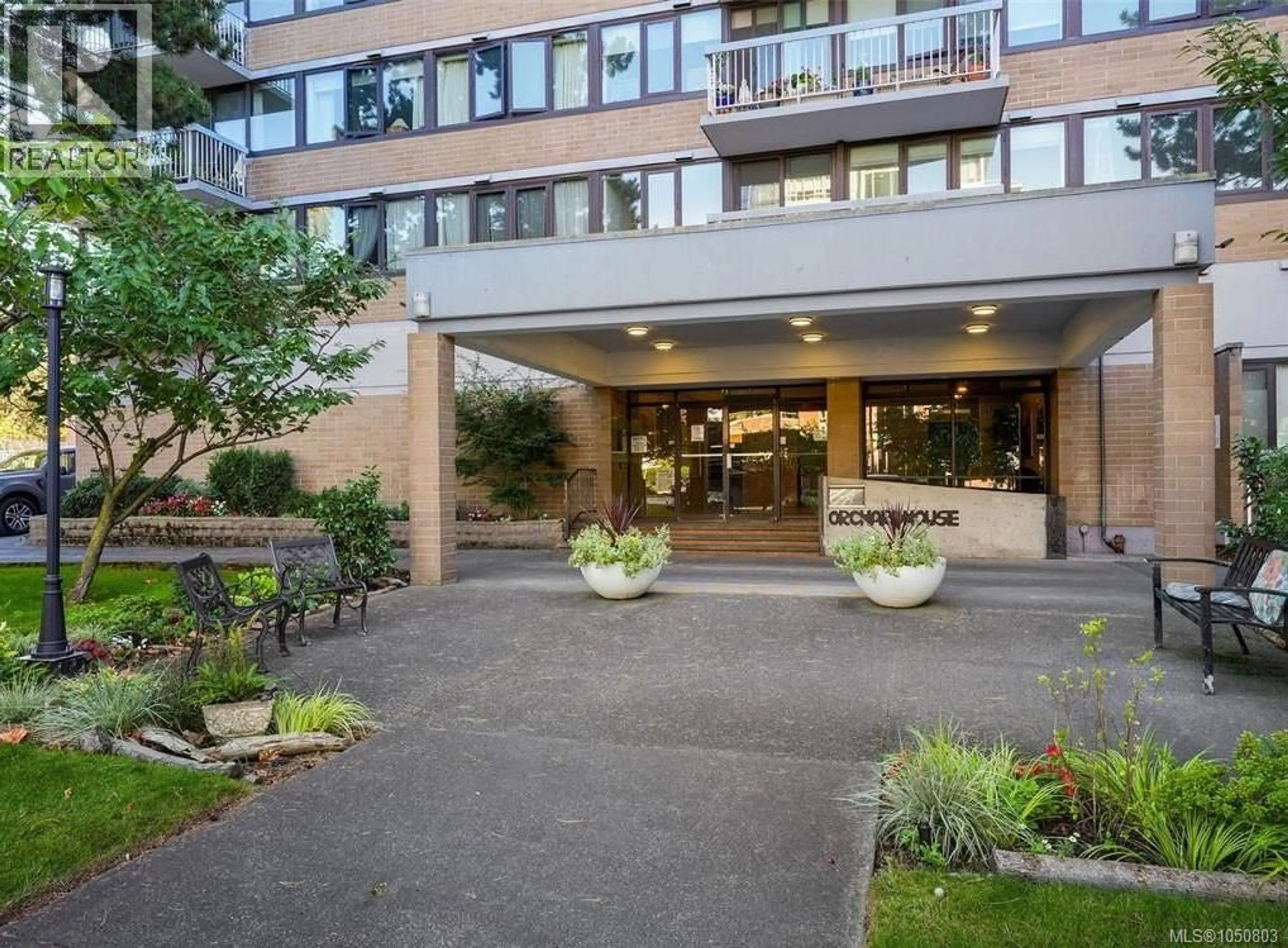 Indoor foyer for 408 - 647 MICHIGAN STREET, Victoria British Columbia V8V1S9