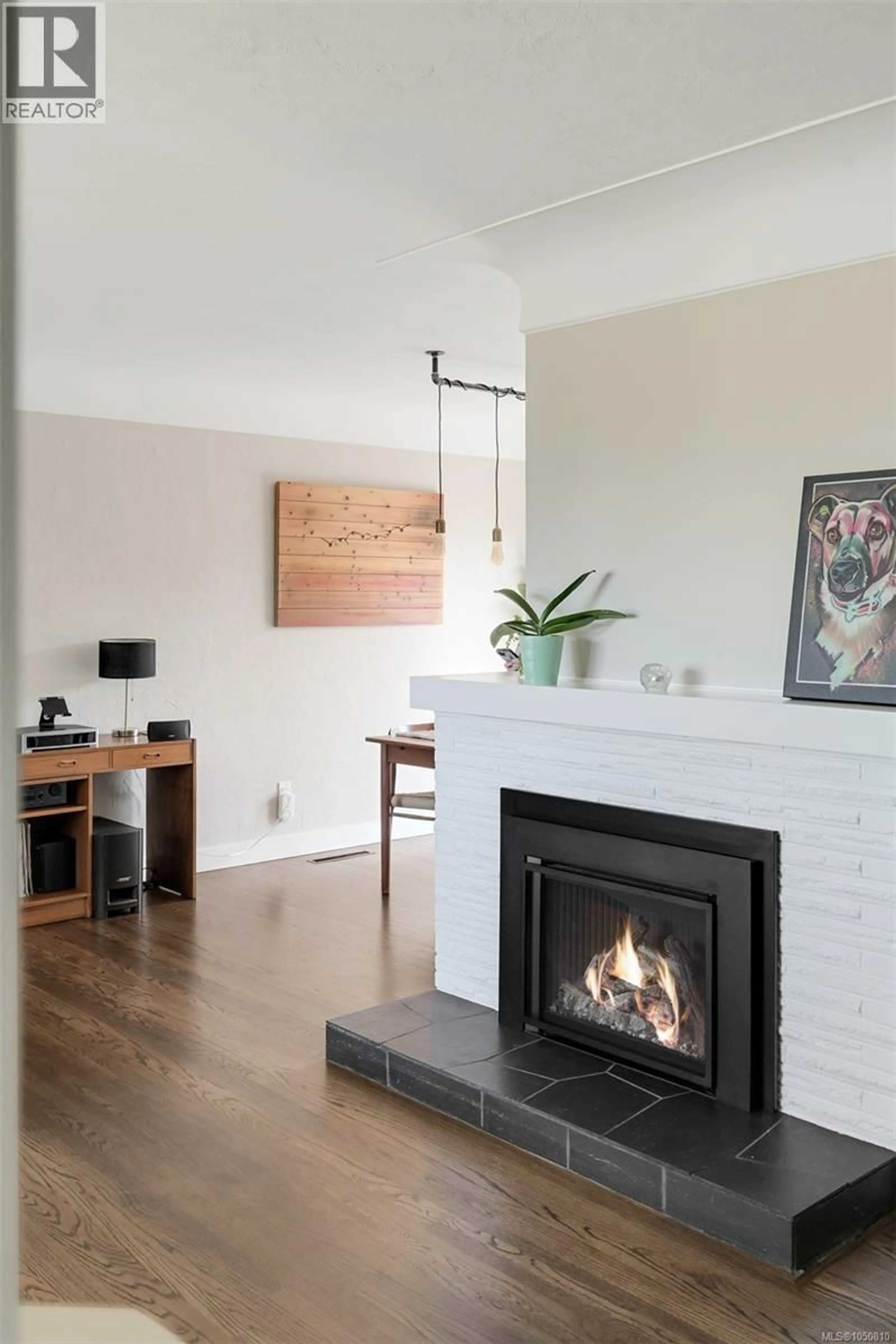 Living room with furniture, wood/laminate floor for 3221 SERVICE STREET, Saanich British Columbia V8P4M8
