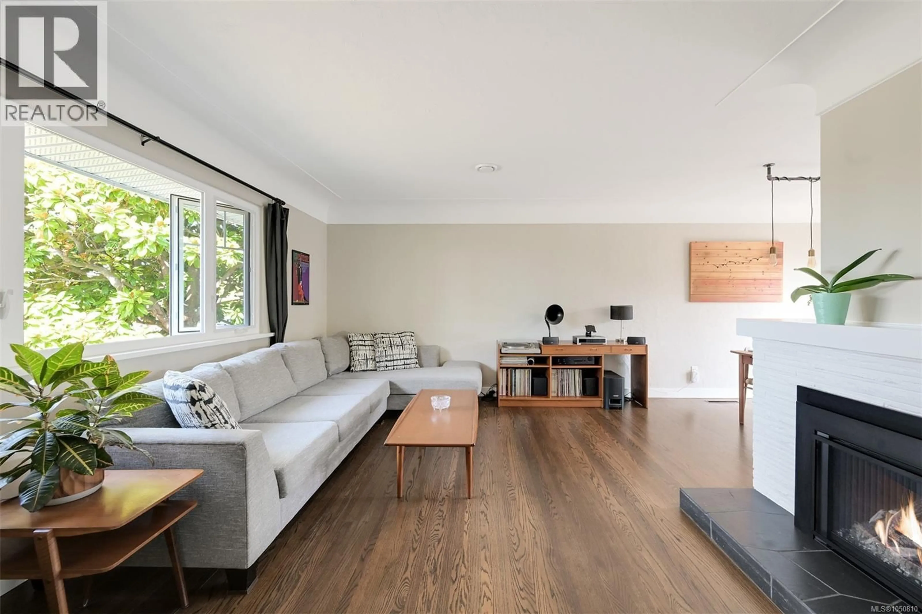 Living room with furniture, wood/laminate floor for 3221 SERVICE STREET, Saanich British Columbia V8P4M8