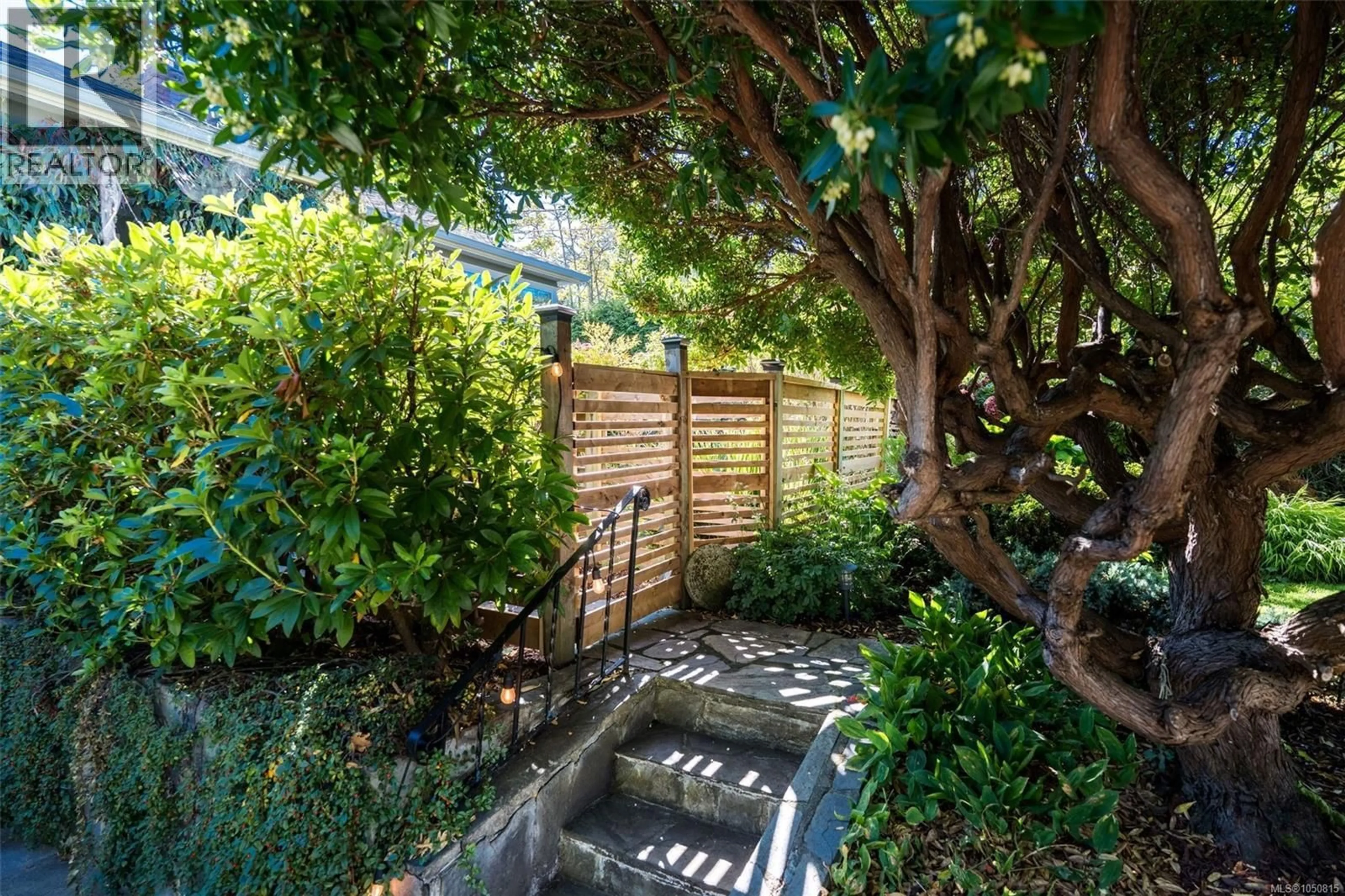 Patio, street for 943 LINKLEAS AVENUE, Oak Bay British Columbia V8S5C4