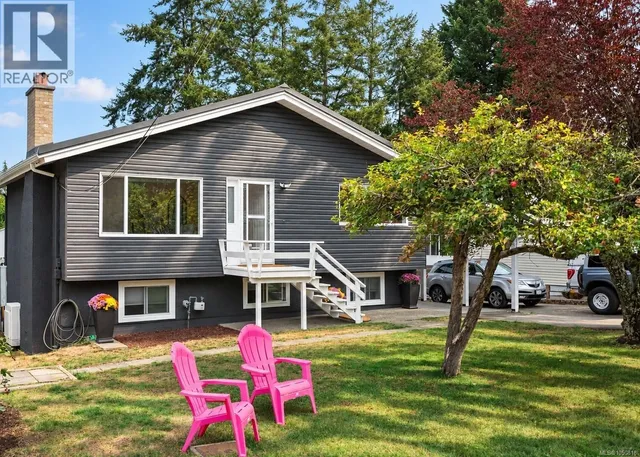 558 KENNETH STREET, Saanich 2