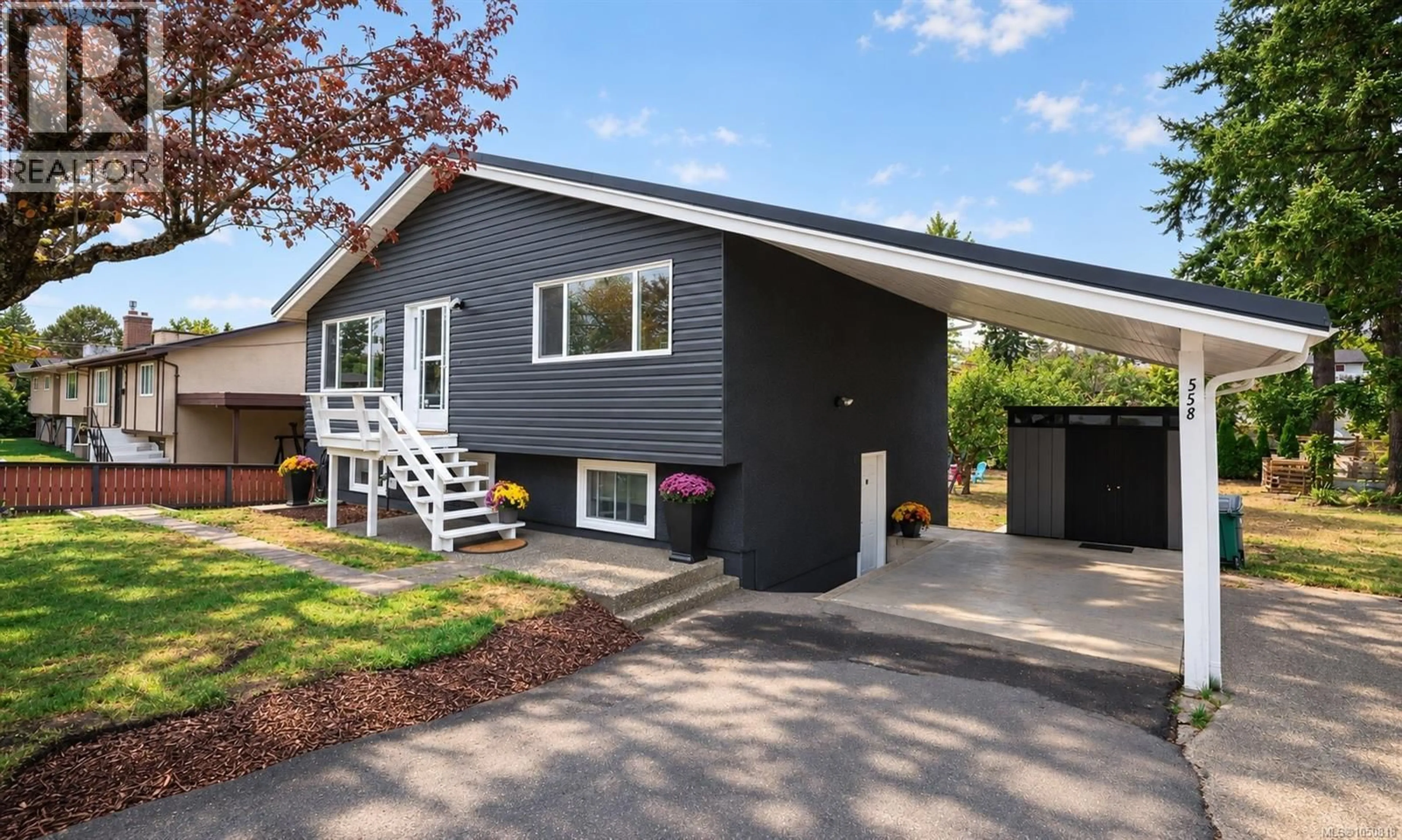 Home with vinyl exterior material, street for 558 KENNETH STREET, Saanich British Columbia V8Z2B7