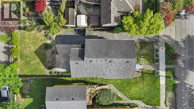 1622 CAMOSUN STREET, Victoria 2
