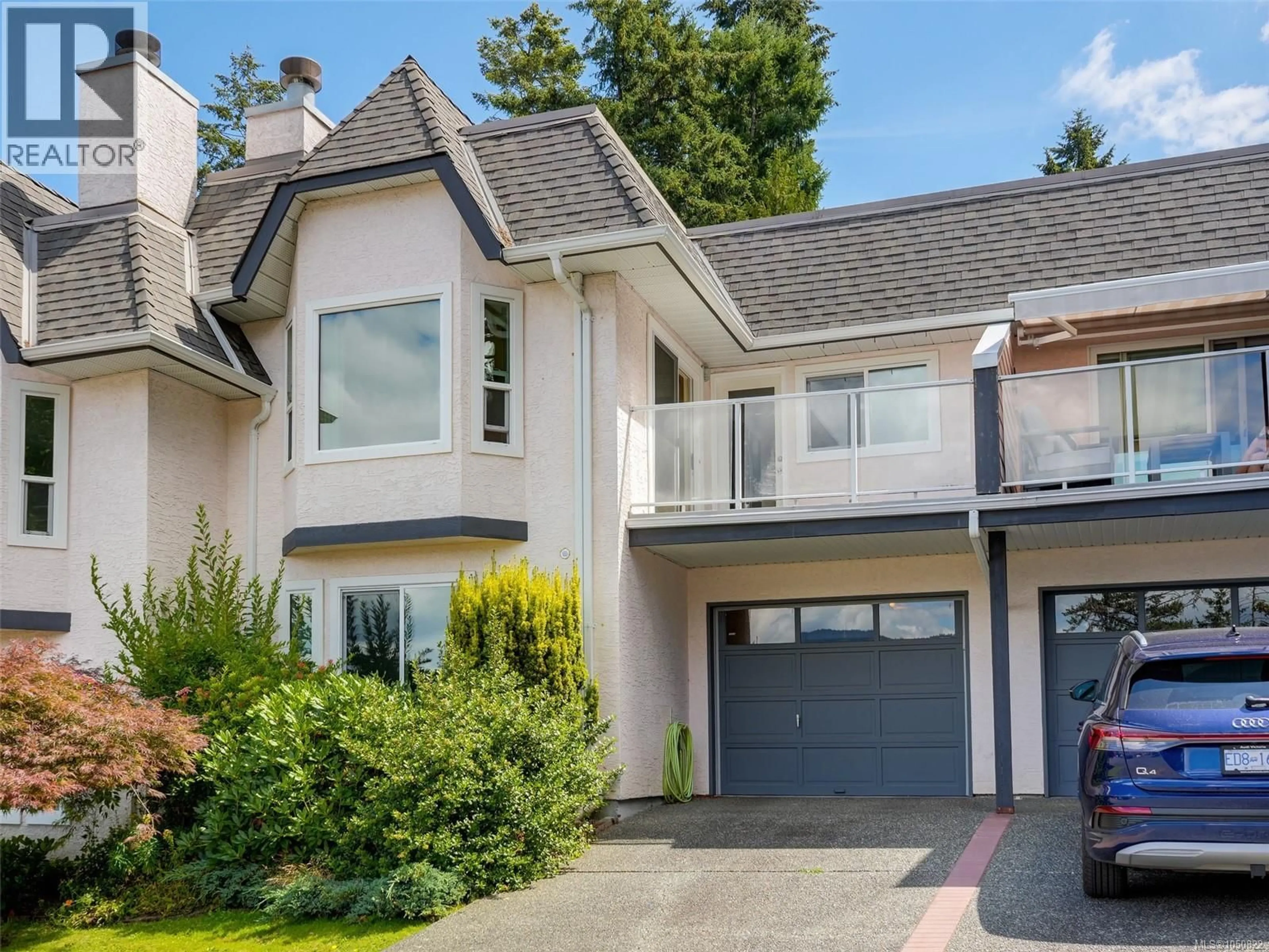 Home with vinyl exterior material, street for 5 - 930 JOSEPHINE ROAD, Central Saanich British Columbia V8M1B3