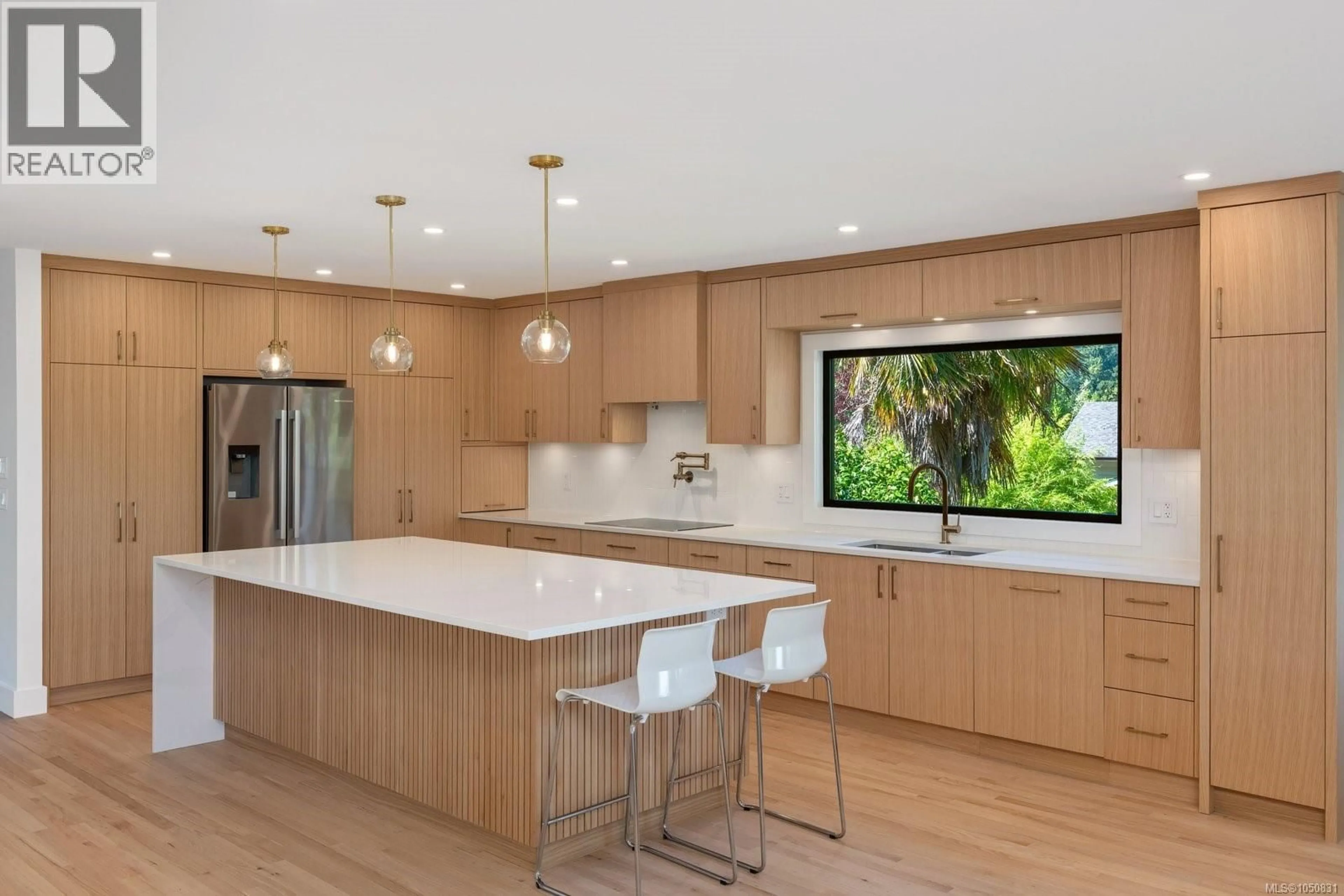 Contemporary kitchen, unknown for 1601 MILEVA LANE, Saanich British Columbia V8N2V6