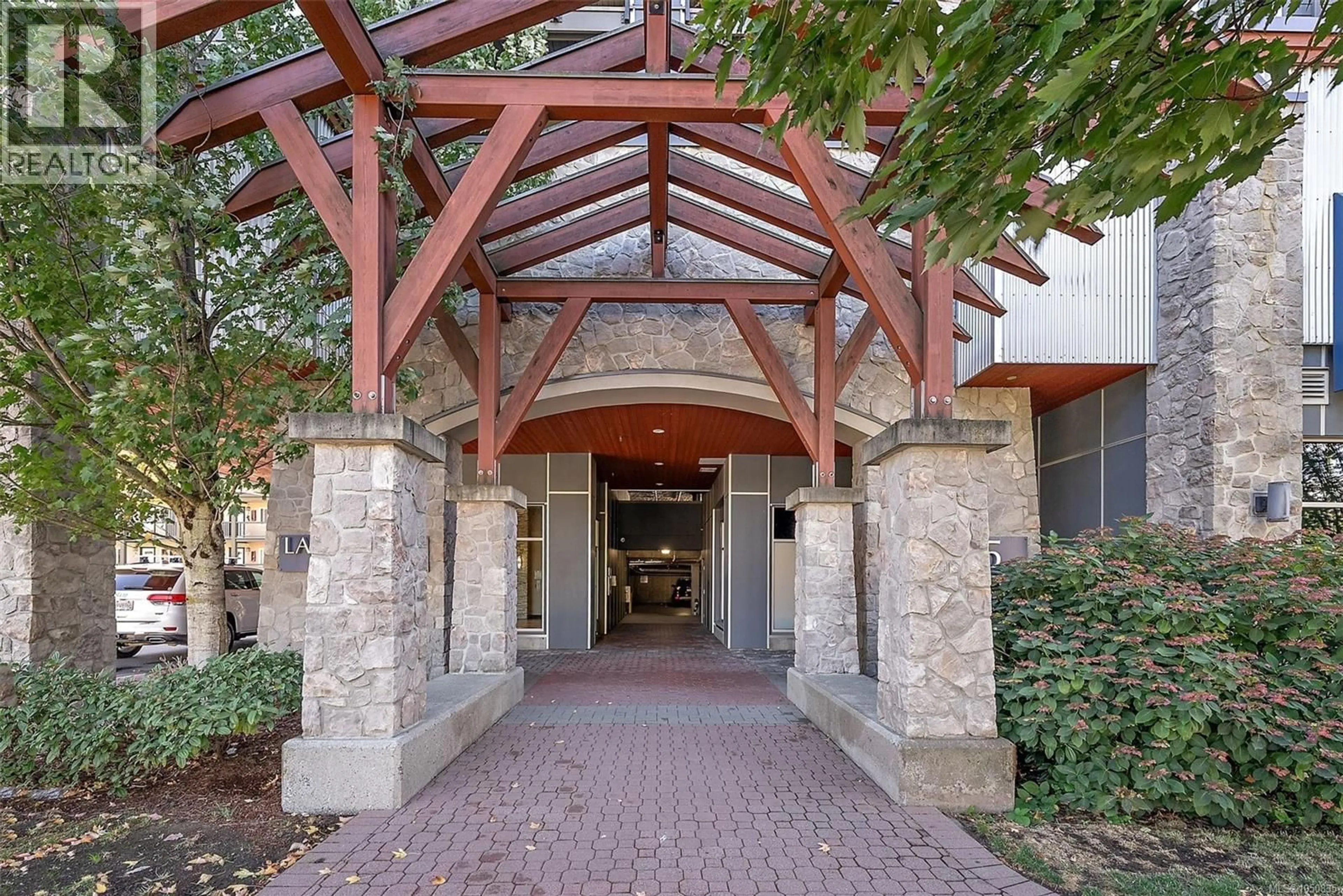 Indoor foyer for 315 - 2655 SOOKE ROAD, Langford British Columbia V9B1Y3