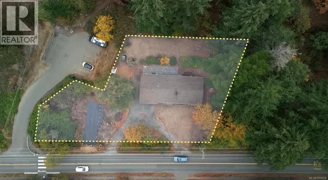 4439 BLENKINSOP ROAD, Saanich 2