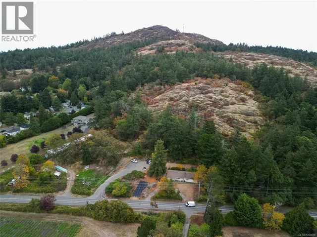 4439 BLENKINSOP ROAD, Saanich 3