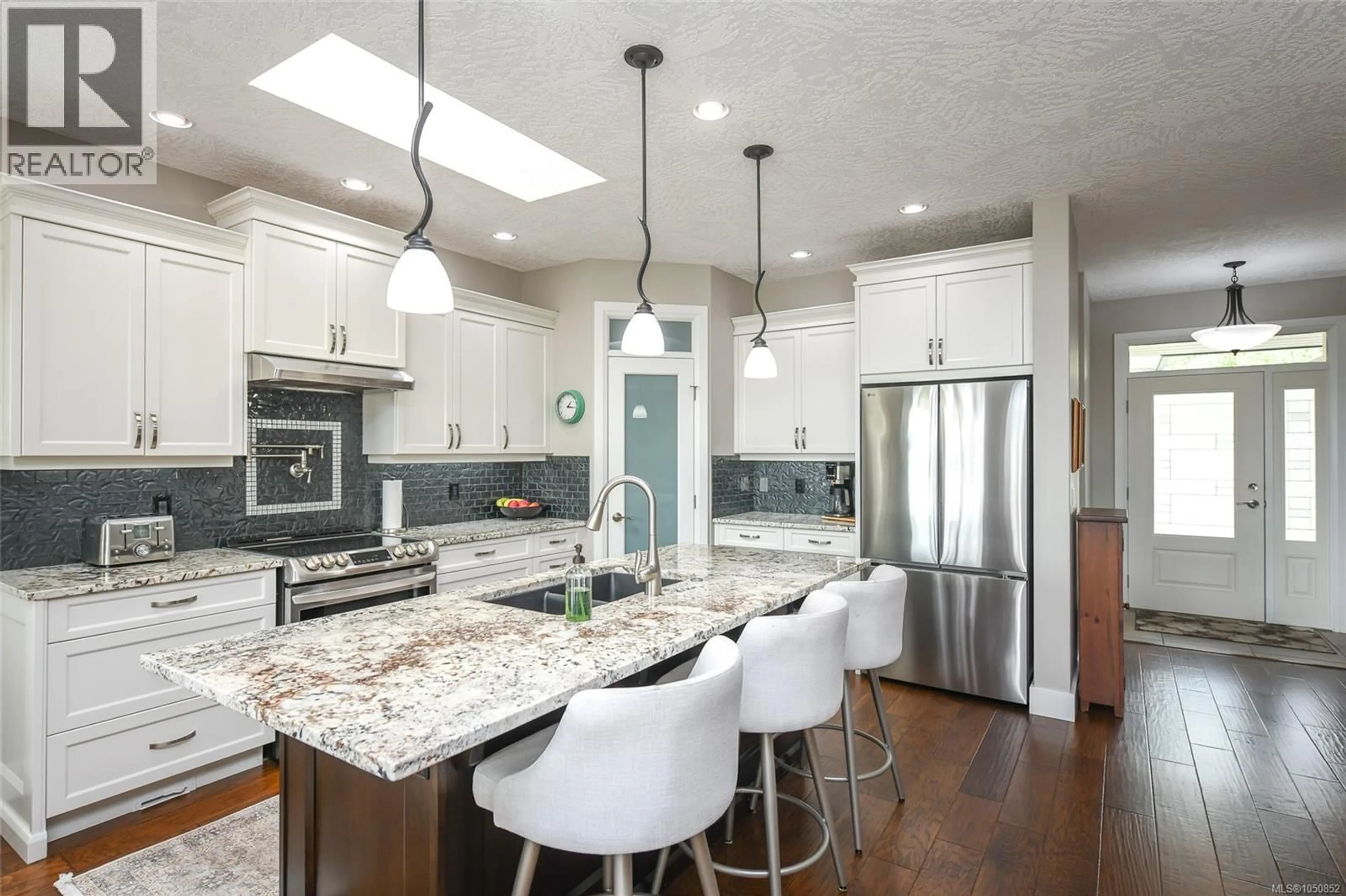 Open concept kitchen, ceramic/tile floor for 2763 FIFE PLACE, Courtenay British Columbia V9N4A6