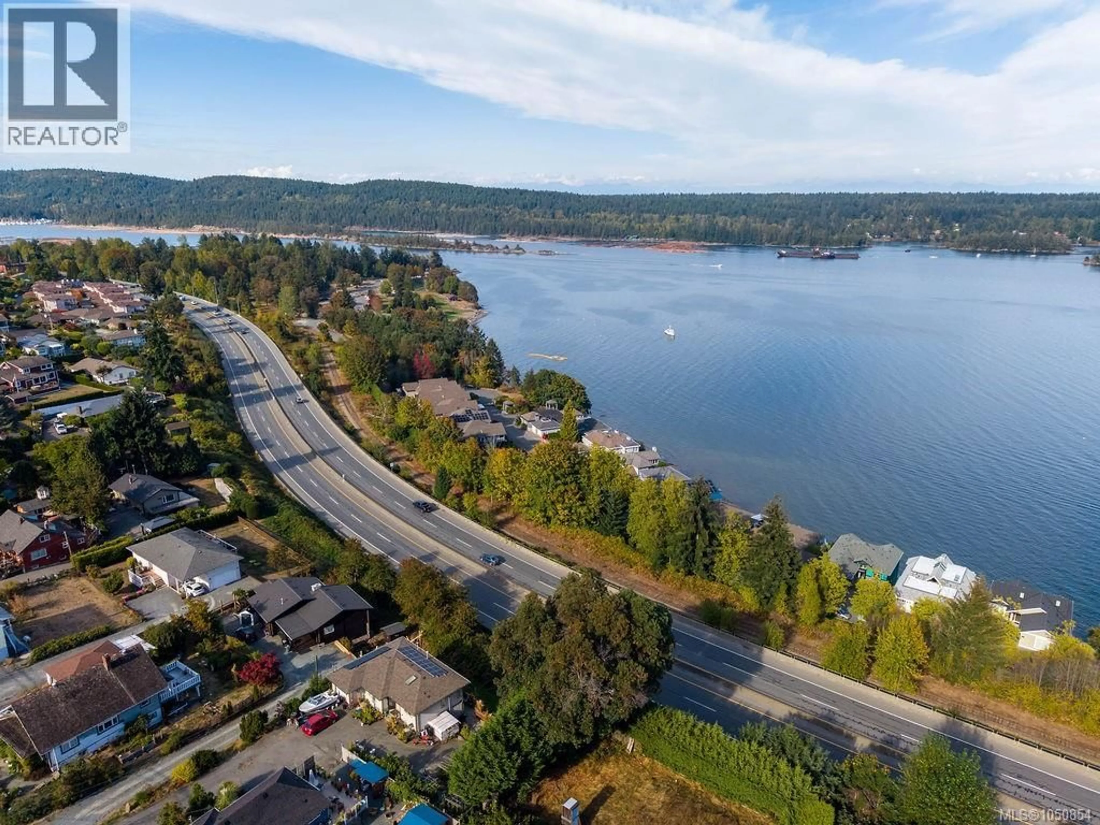 A pic from outside/outdoor area/front of a property/back of a property/a pic from drone, water/lake/river/ocean view for 275 BAYVIEW AVENUE, Ladysmith British Columbia V9G1B8