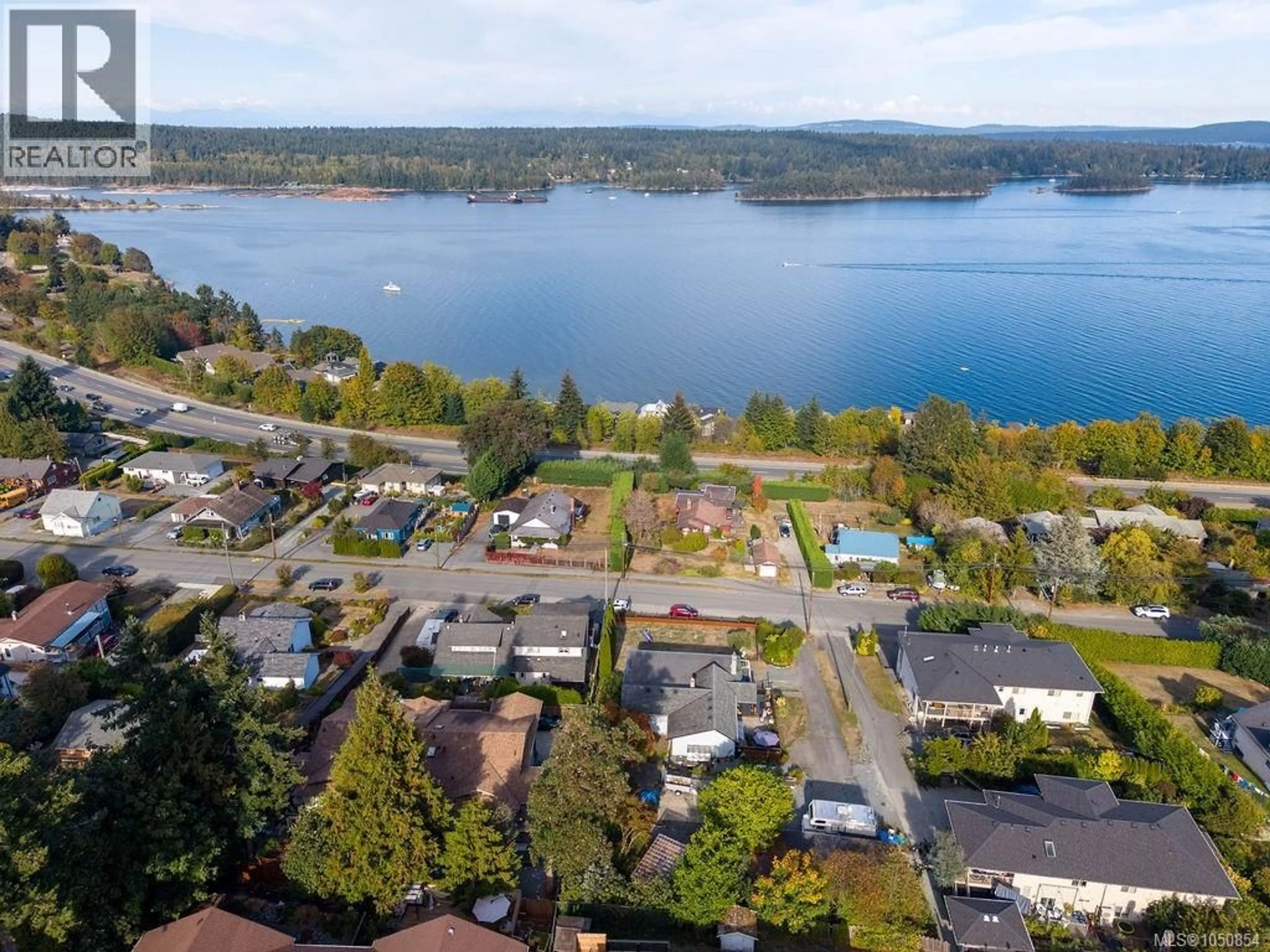 A pic from outside/outdoor area/front of a property/back of a property/a pic from drone, water/lake/river/ocean view for 275 BAYVIEW AVENUE, Ladysmith British Columbia V9G1B8