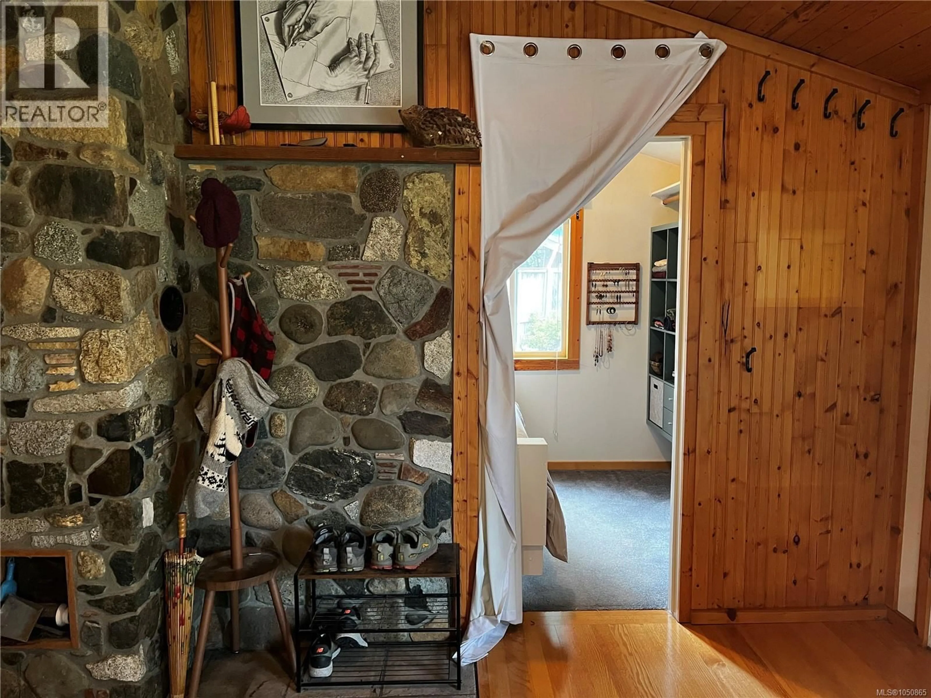 Indoor entryway for 2243 FEARON ROAD, Campbell River British Columbia V9H1C7