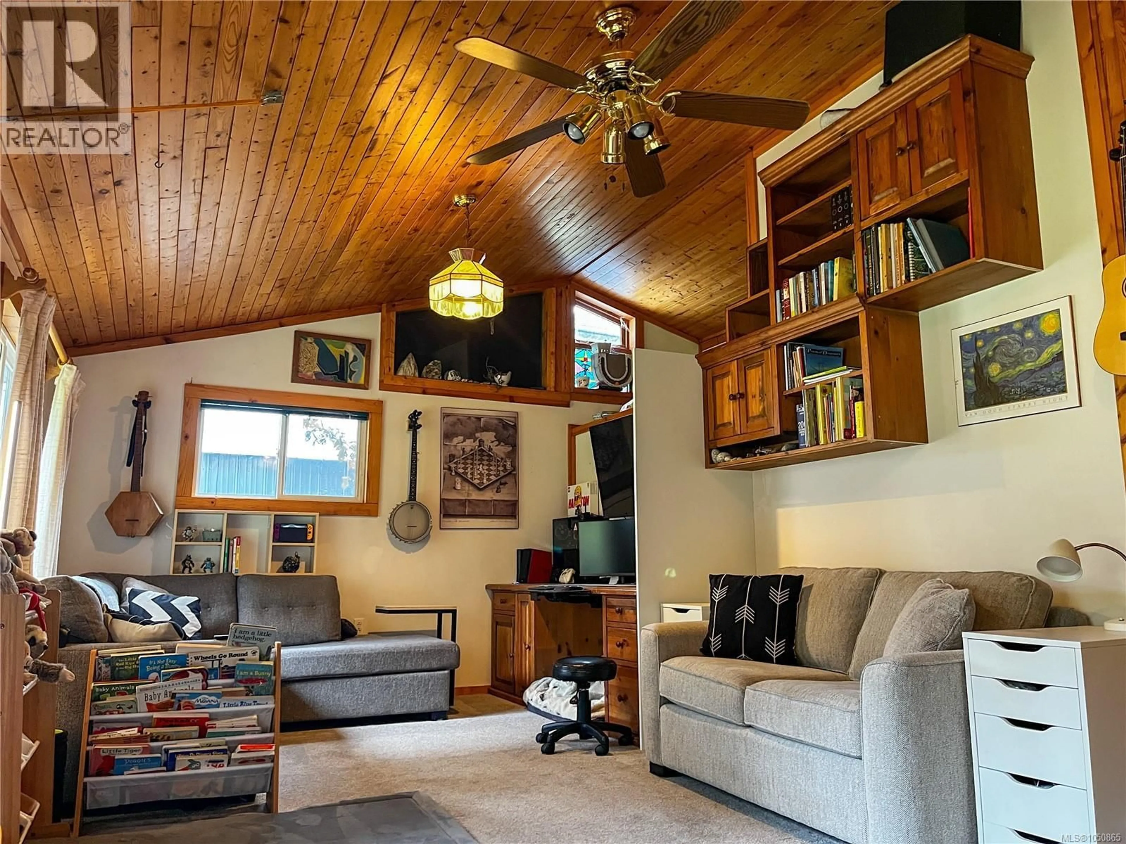 Living room with furniture, wood/laminate floor for 2243 FEARON ROAD, Campbell River British Columbia V9H1C7