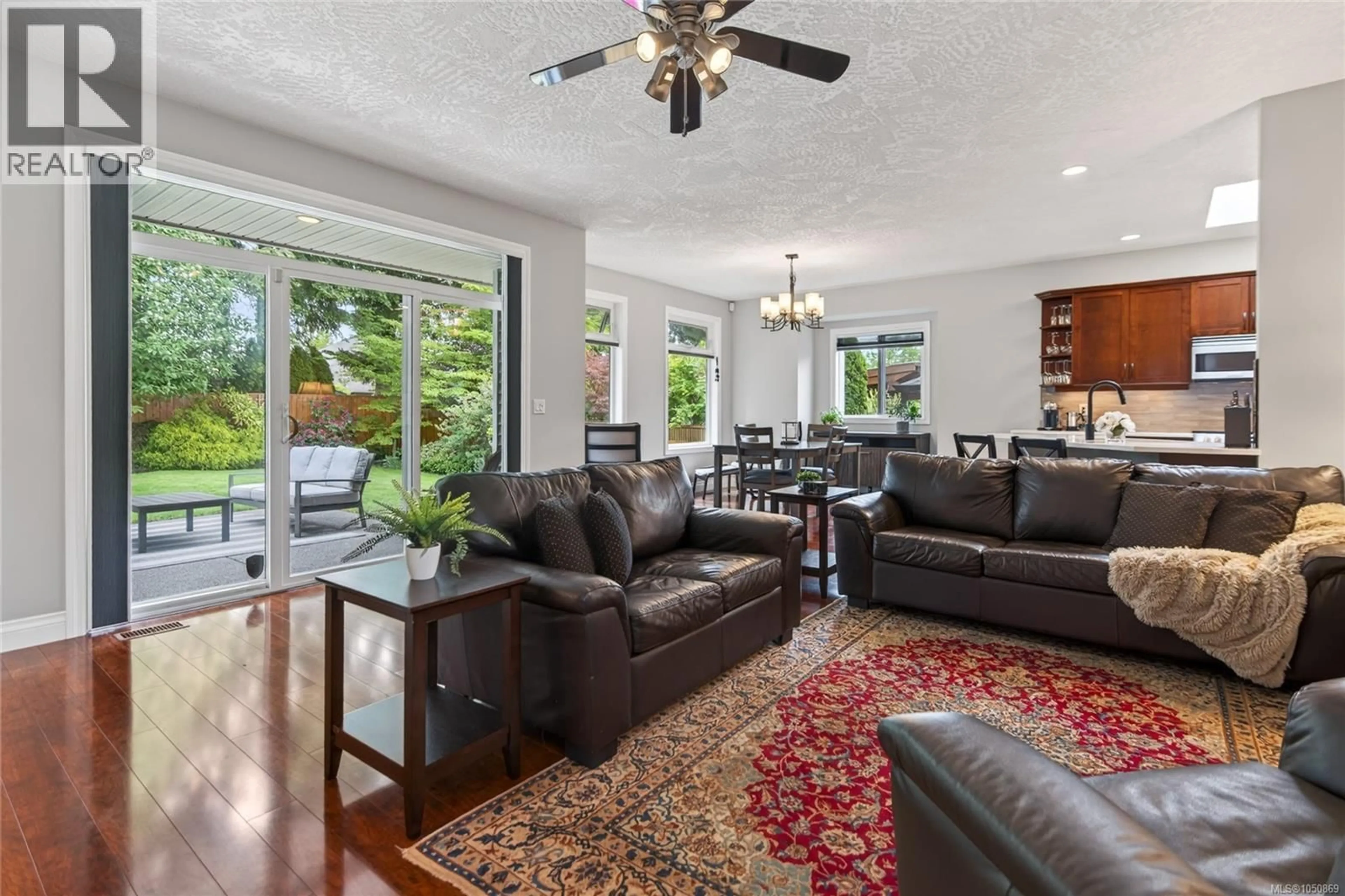 Living room with furniture, unknown for 2557 HEBRIDES CRESCENT, Courtenay British Columbia V9N3Z7