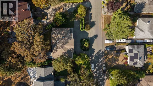 3908A ASCOT DRIVE, Saanich 2