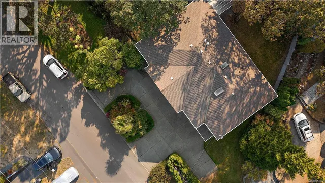 3908A ASCOT DRIVE, Saanich 3